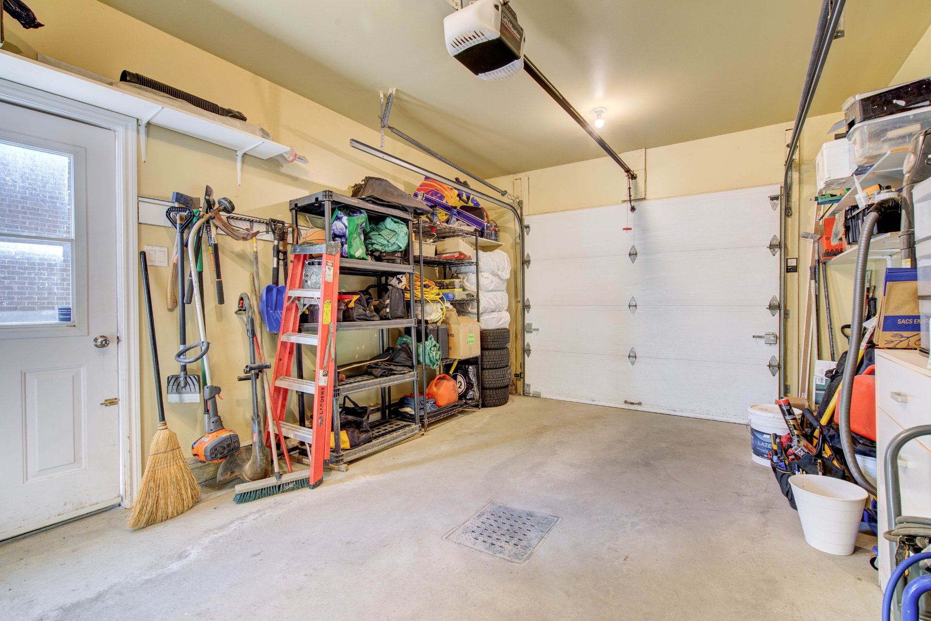 Photo - Garage