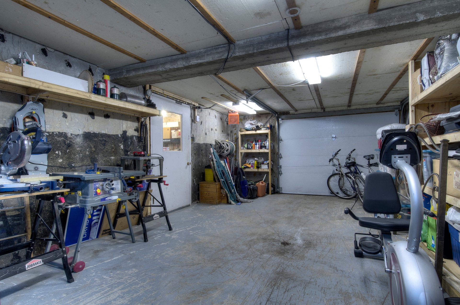Photo - Garage
