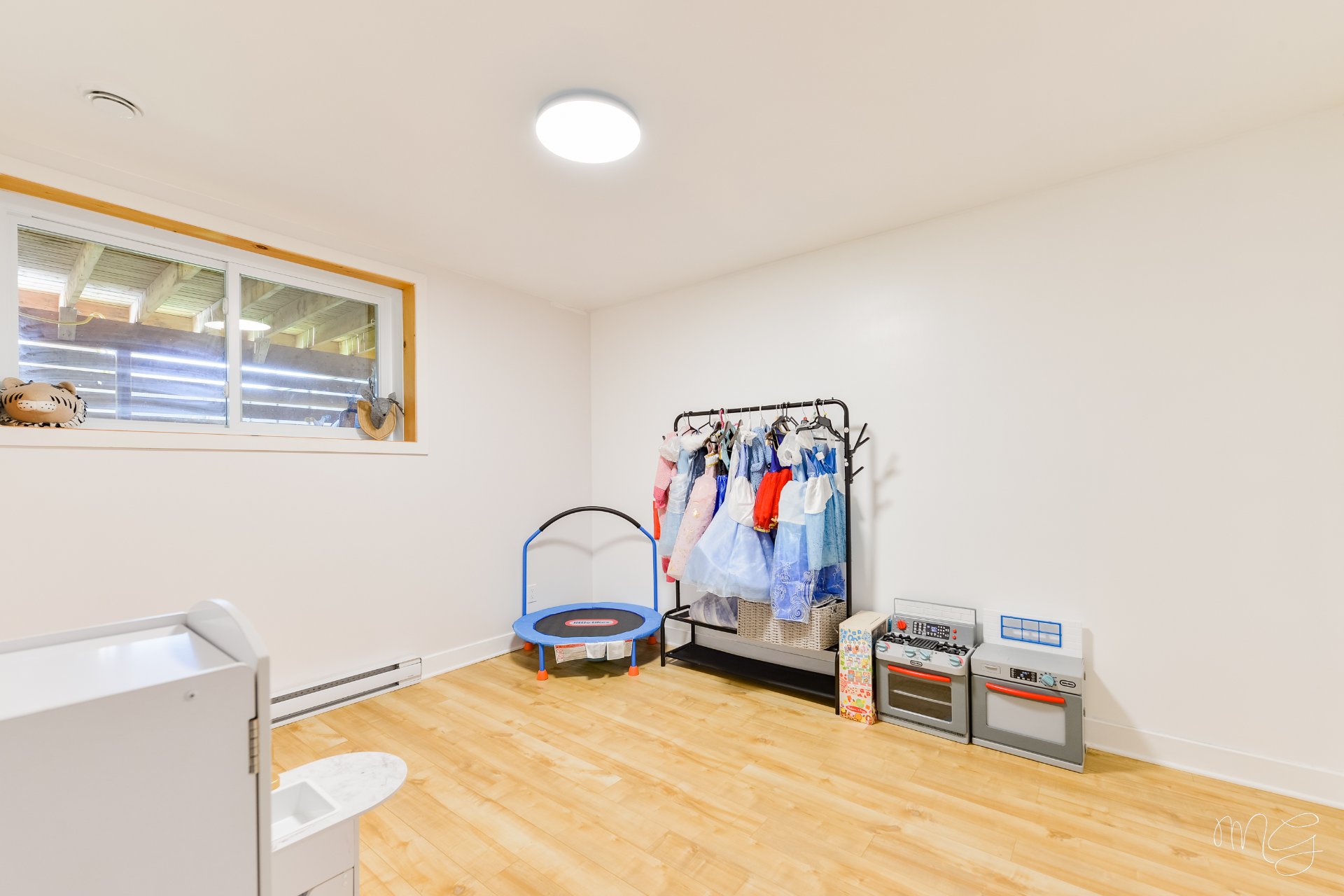 Photo - Family room