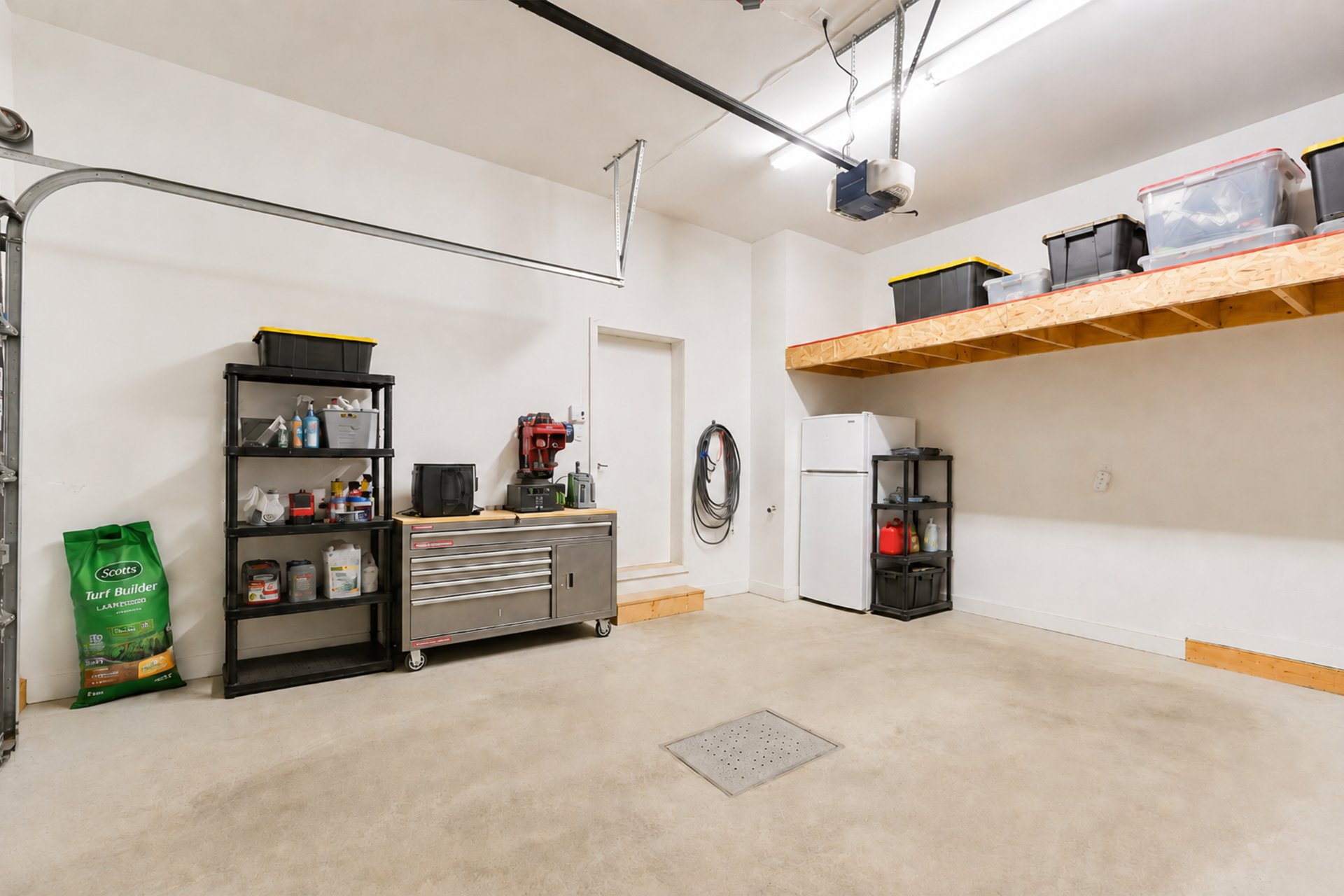 Photo - Garage