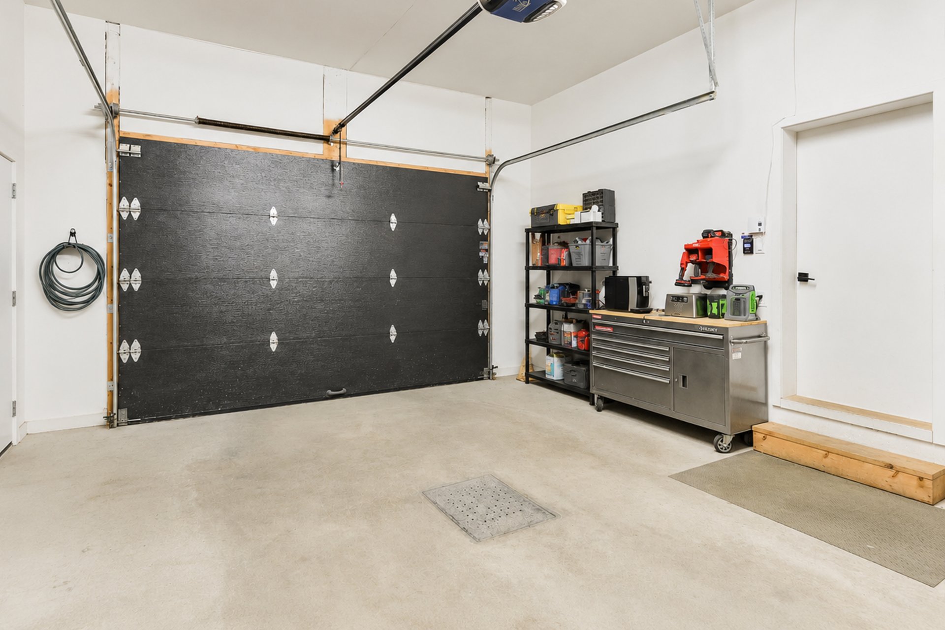 Photo - Garage