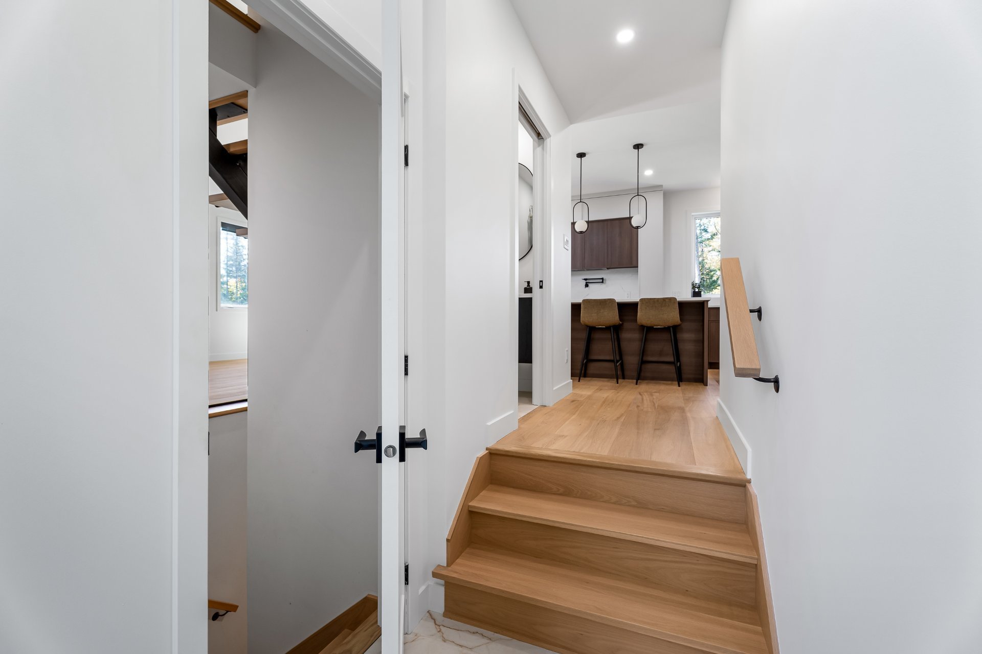 Photo - PASAGEWAY