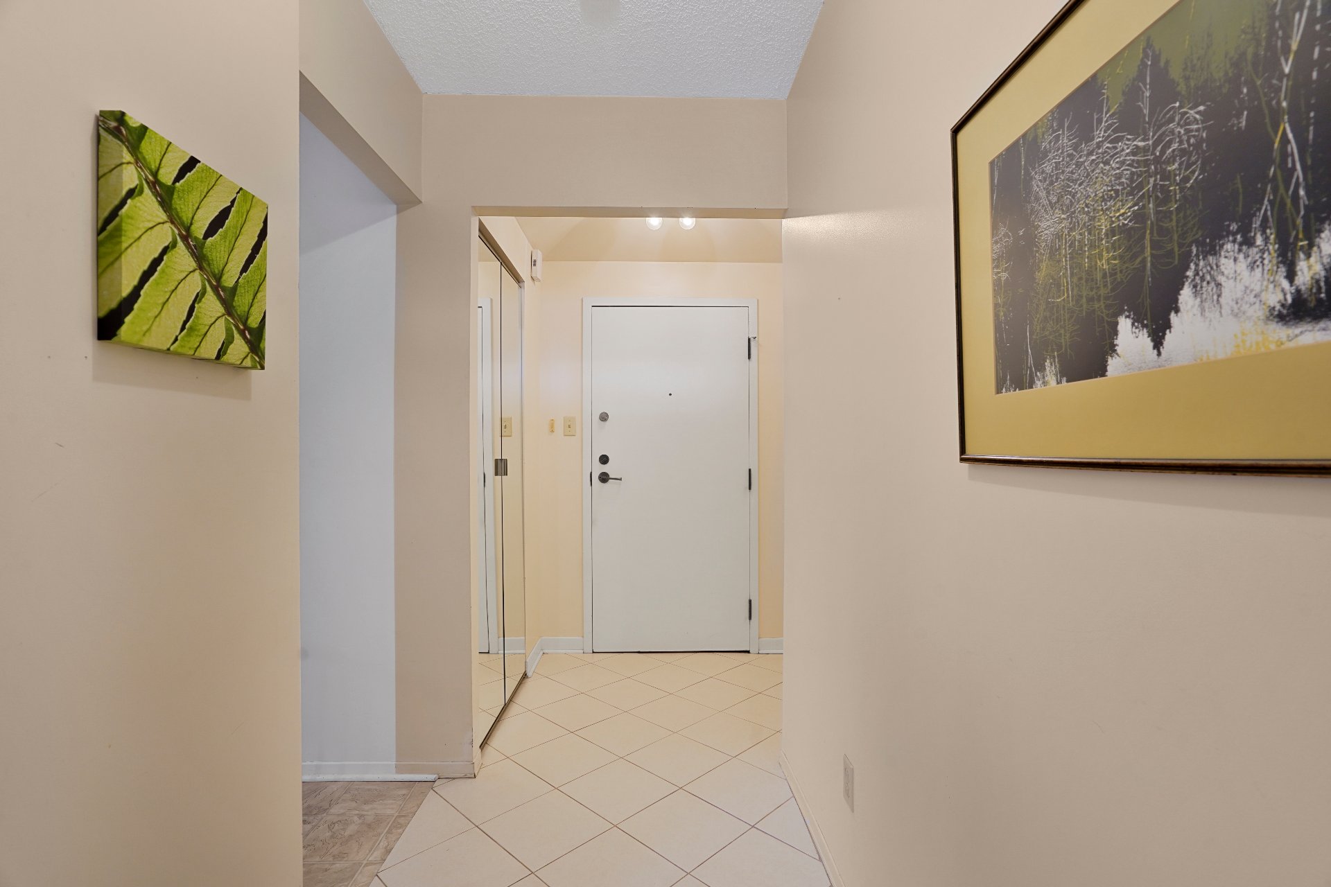 Photo - Hallway