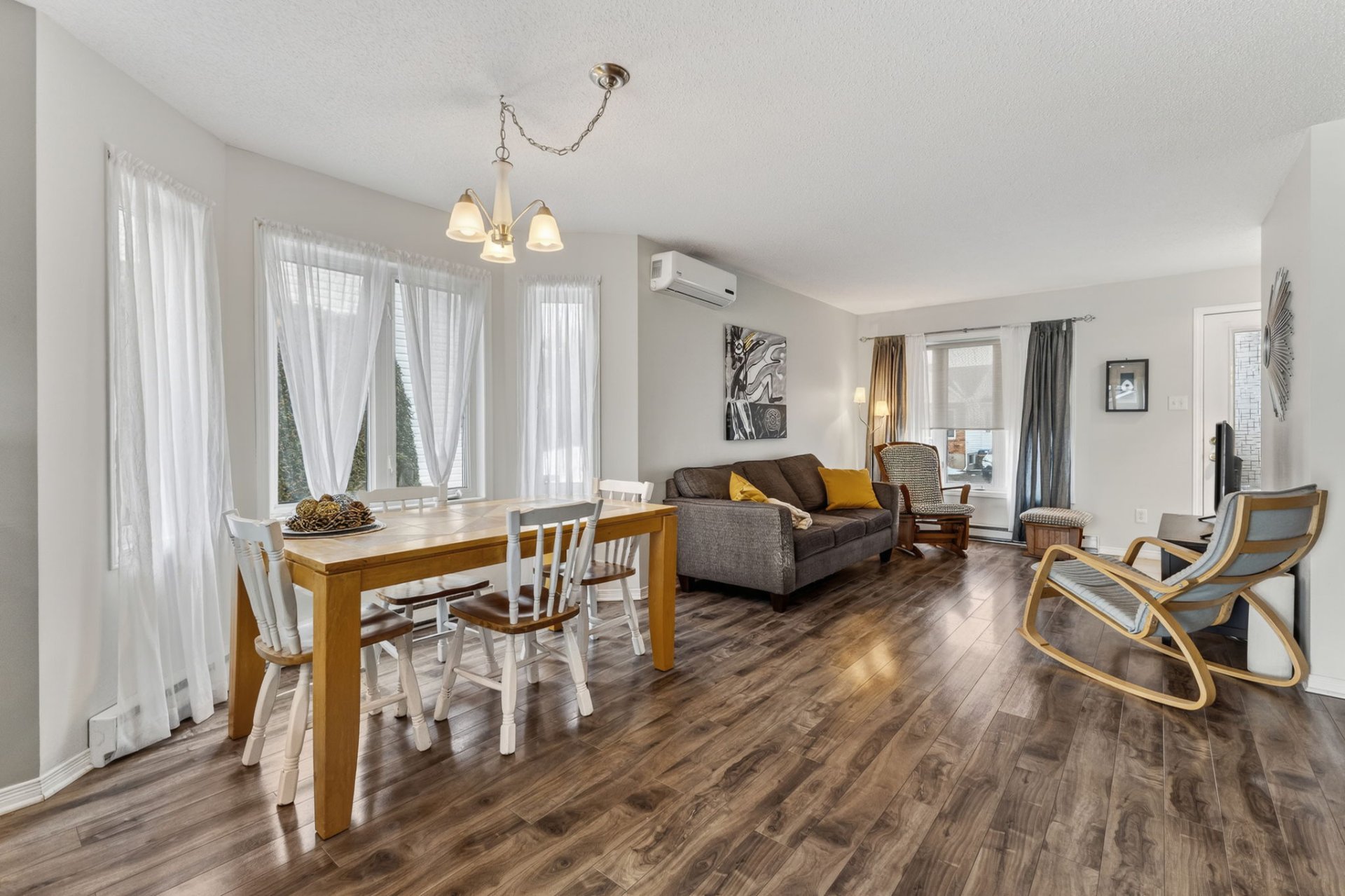 Photo - Dining room