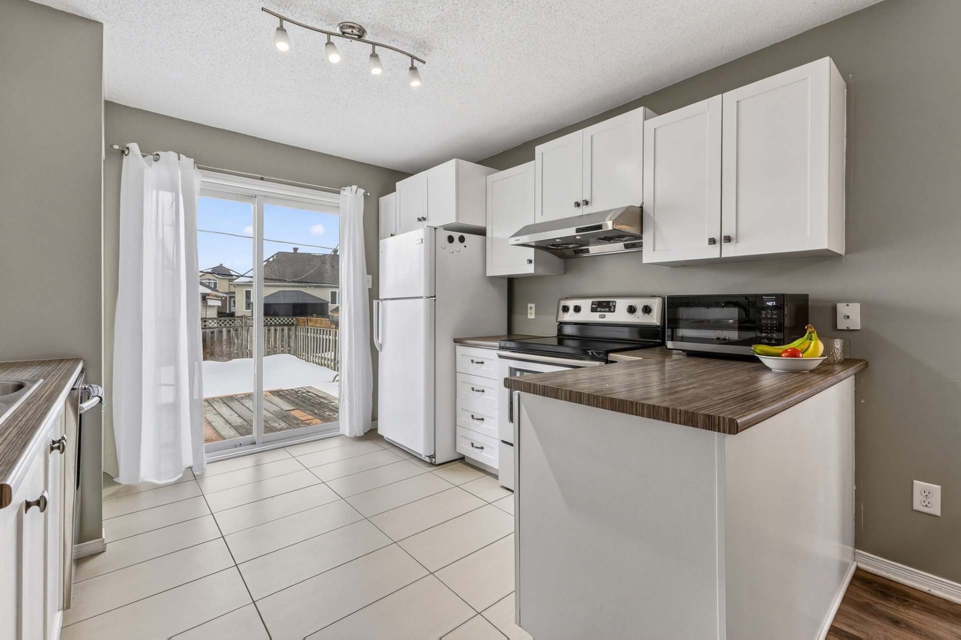 Photo - Kitchen