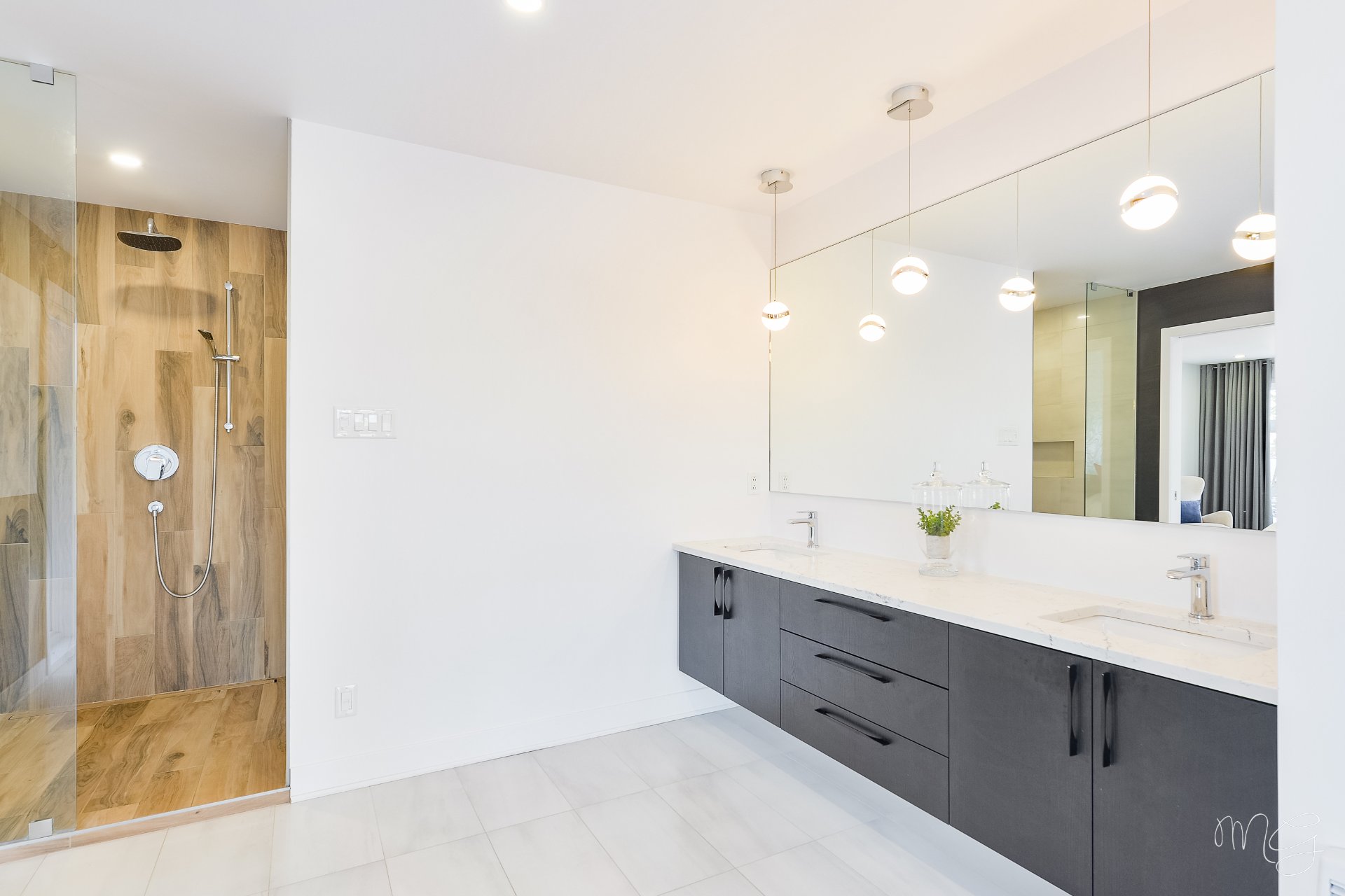 Photo - Salle de bains attenante à la CCP