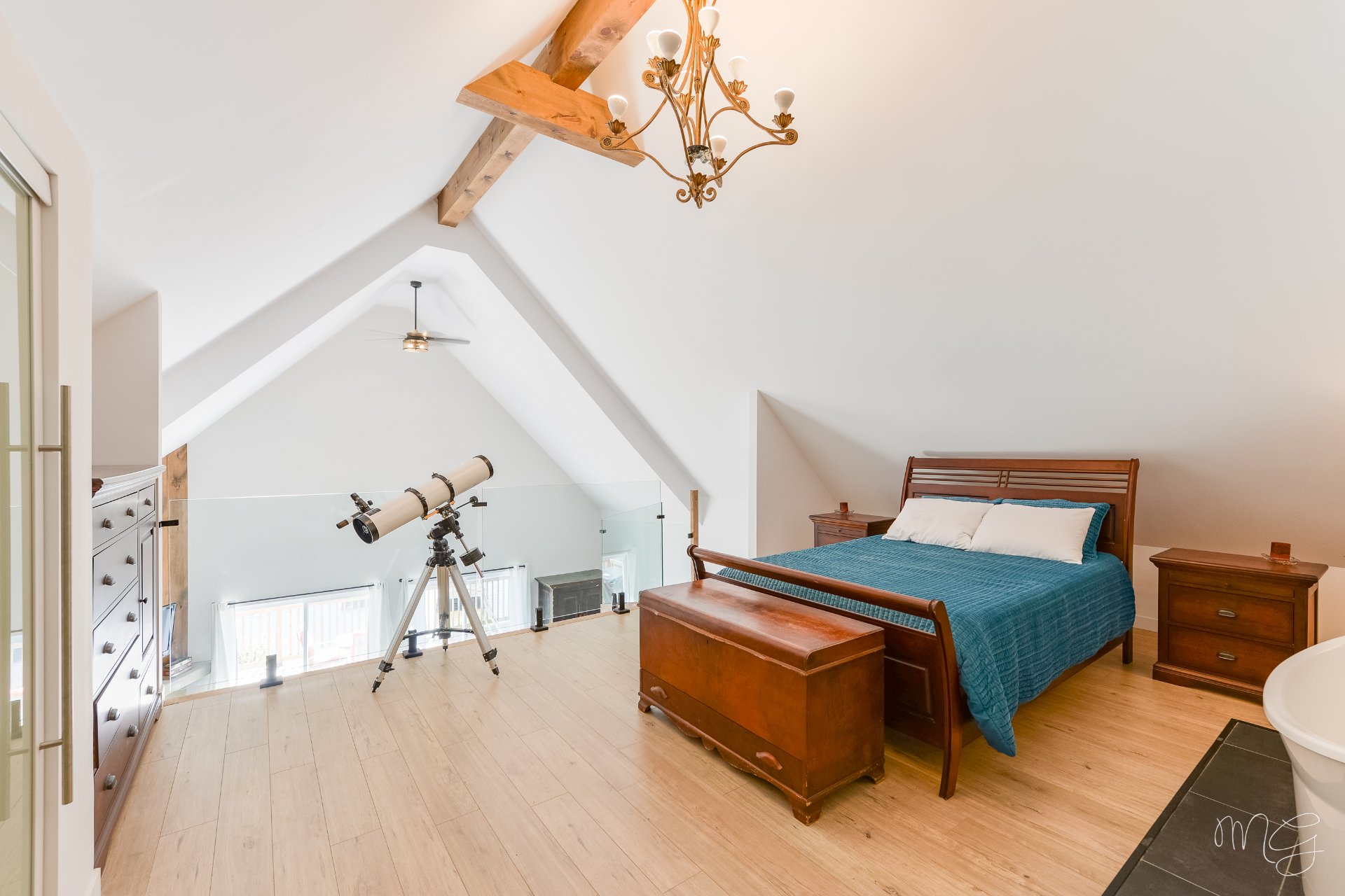 Photo - Mezzanine