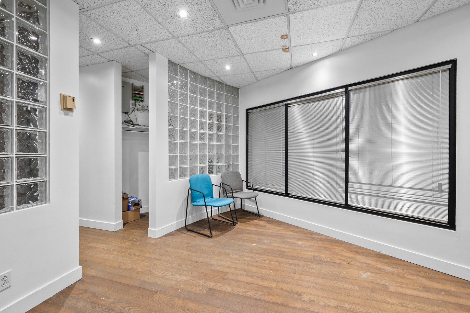 Photo - Reception Area