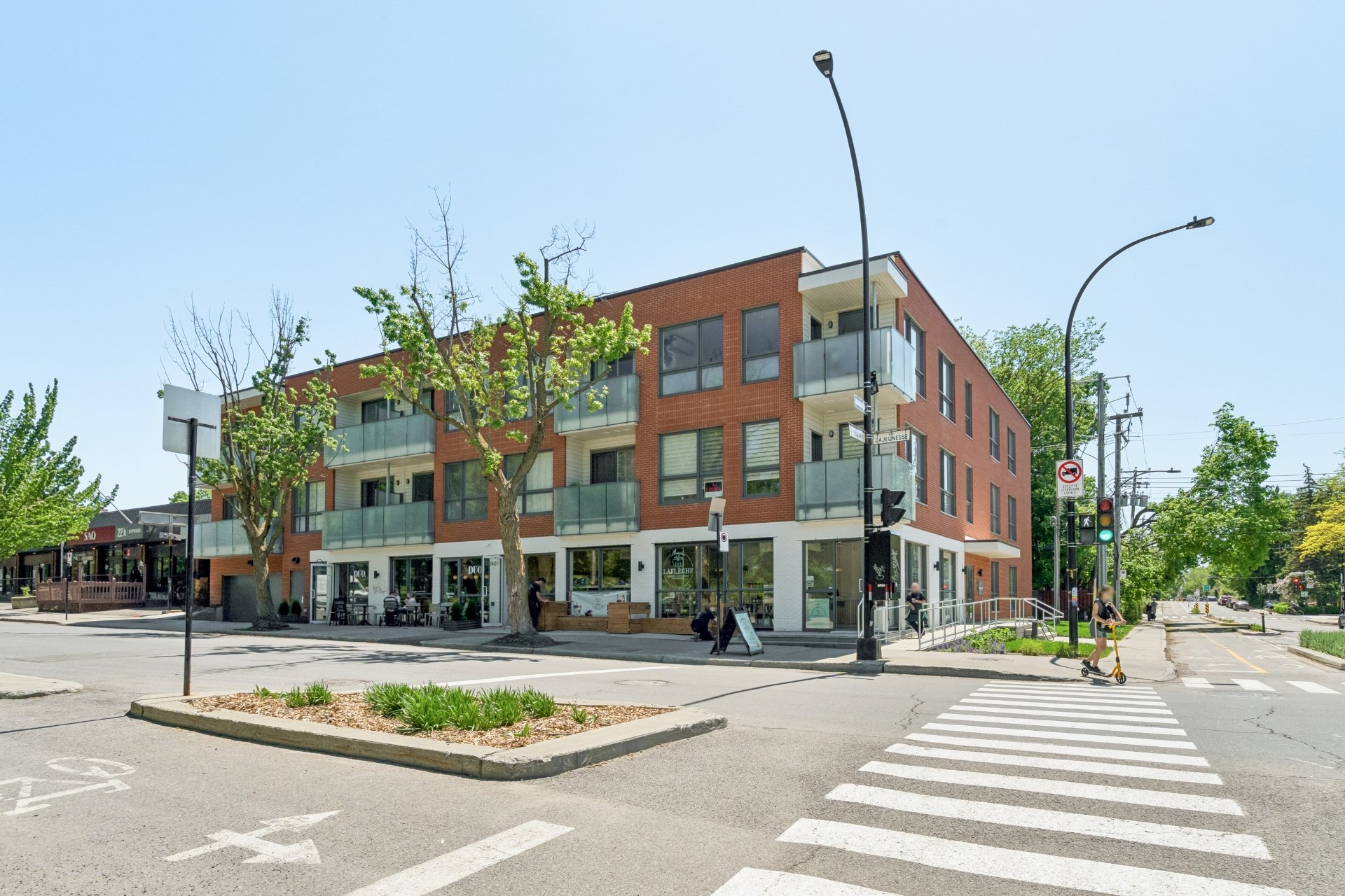 Photo - Façade