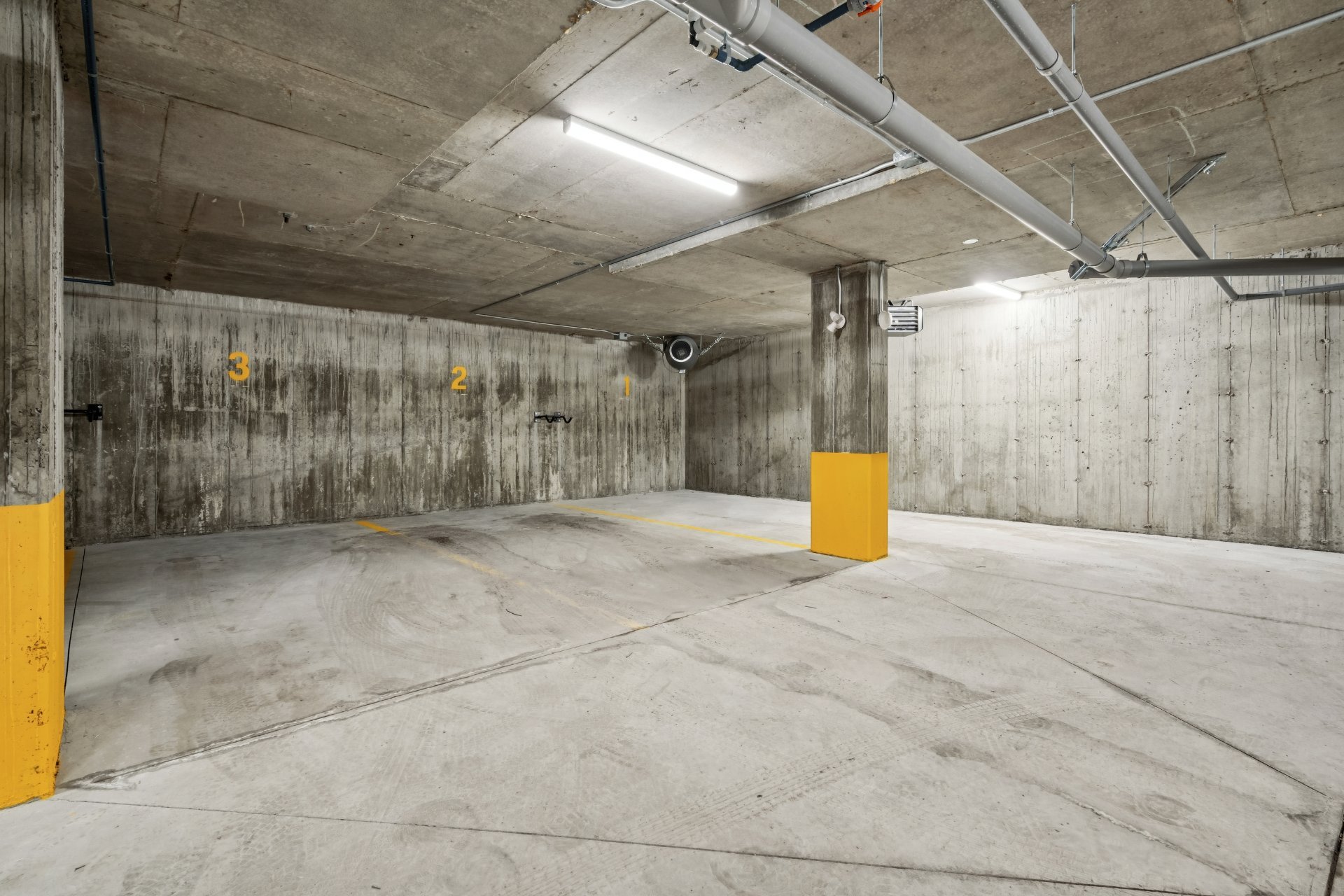 Photo - Garage