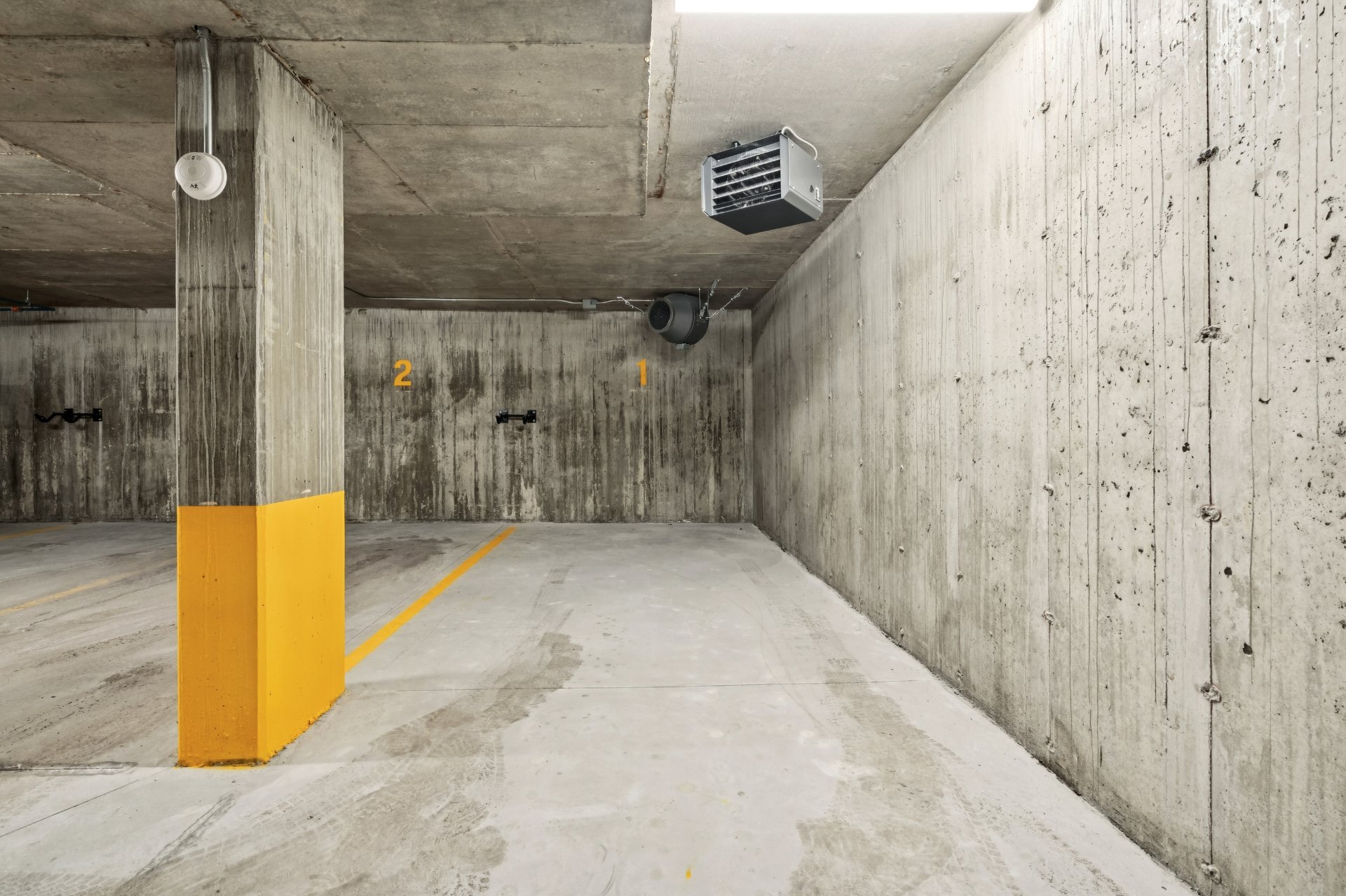 Photo - Garage