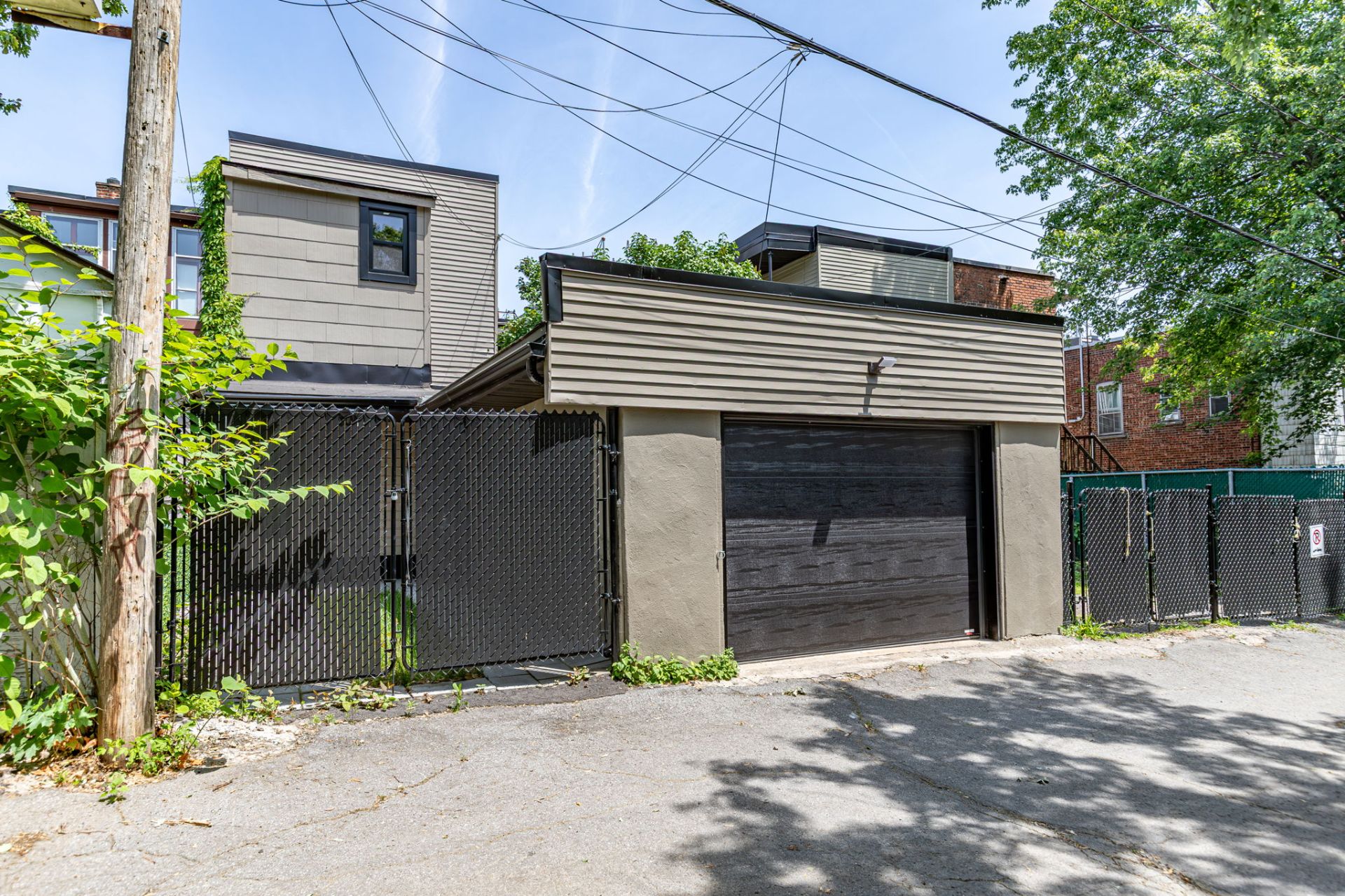 Photo - Garage