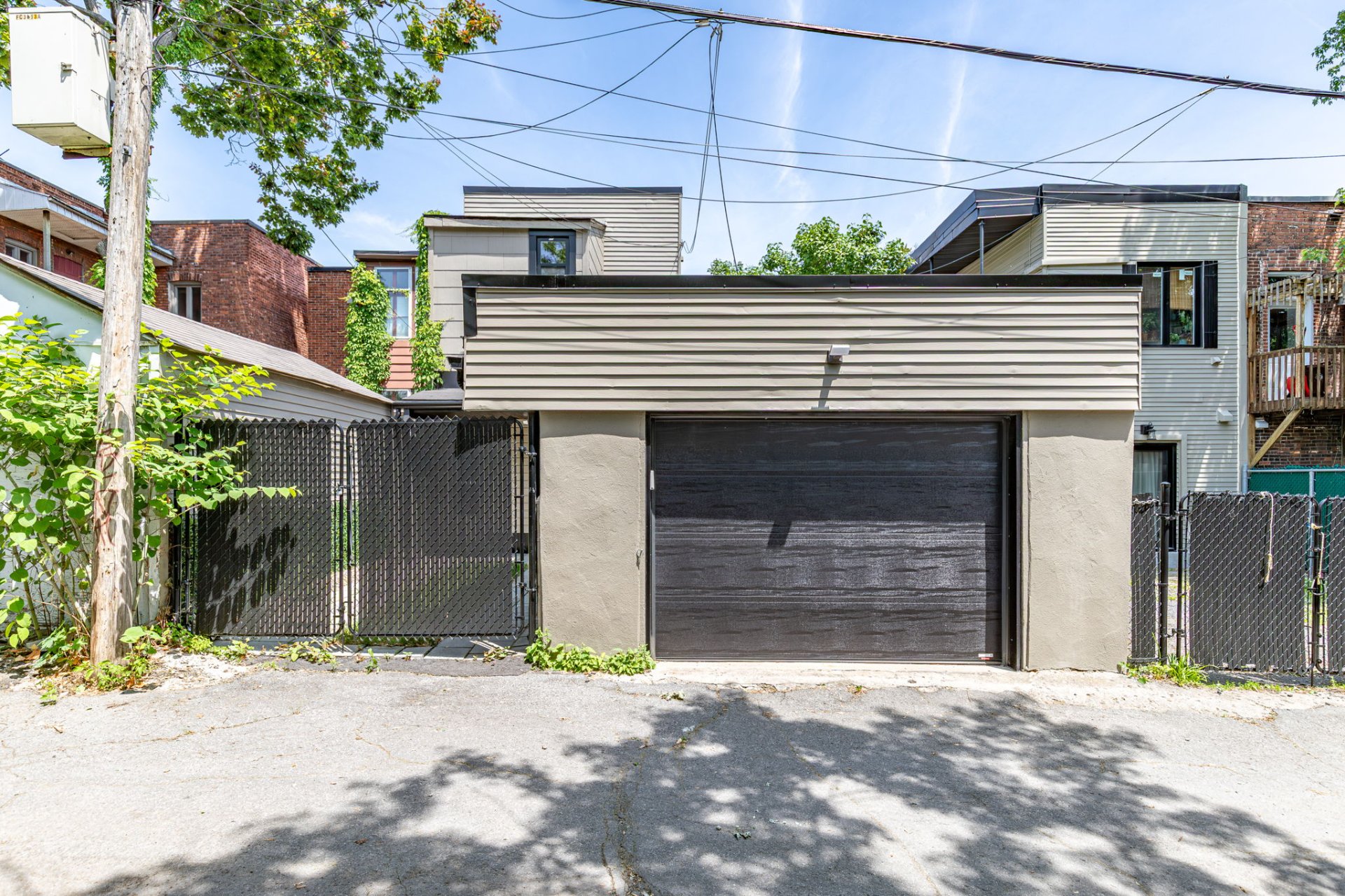 Photo - Garage
