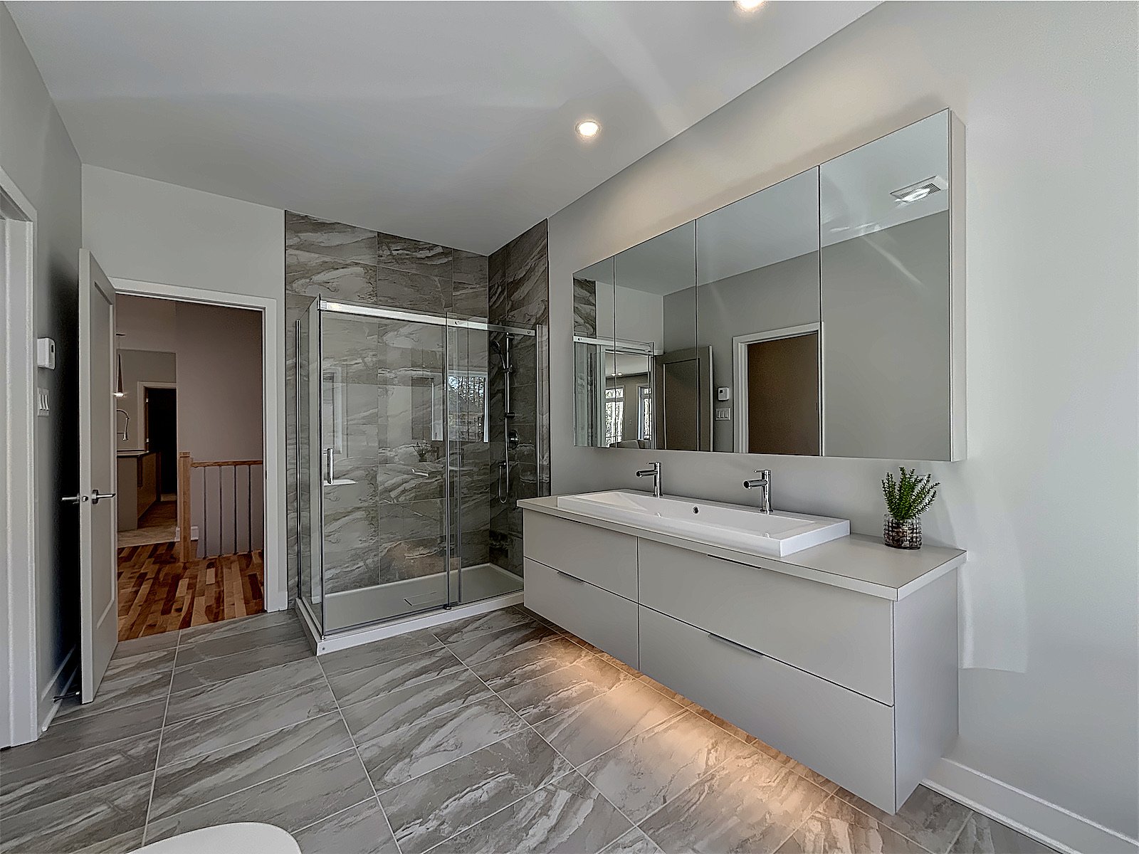 Ensuite bathroom