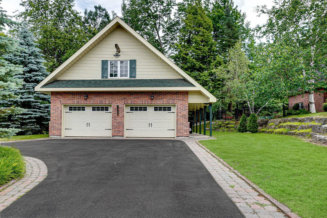 Photo - Garage