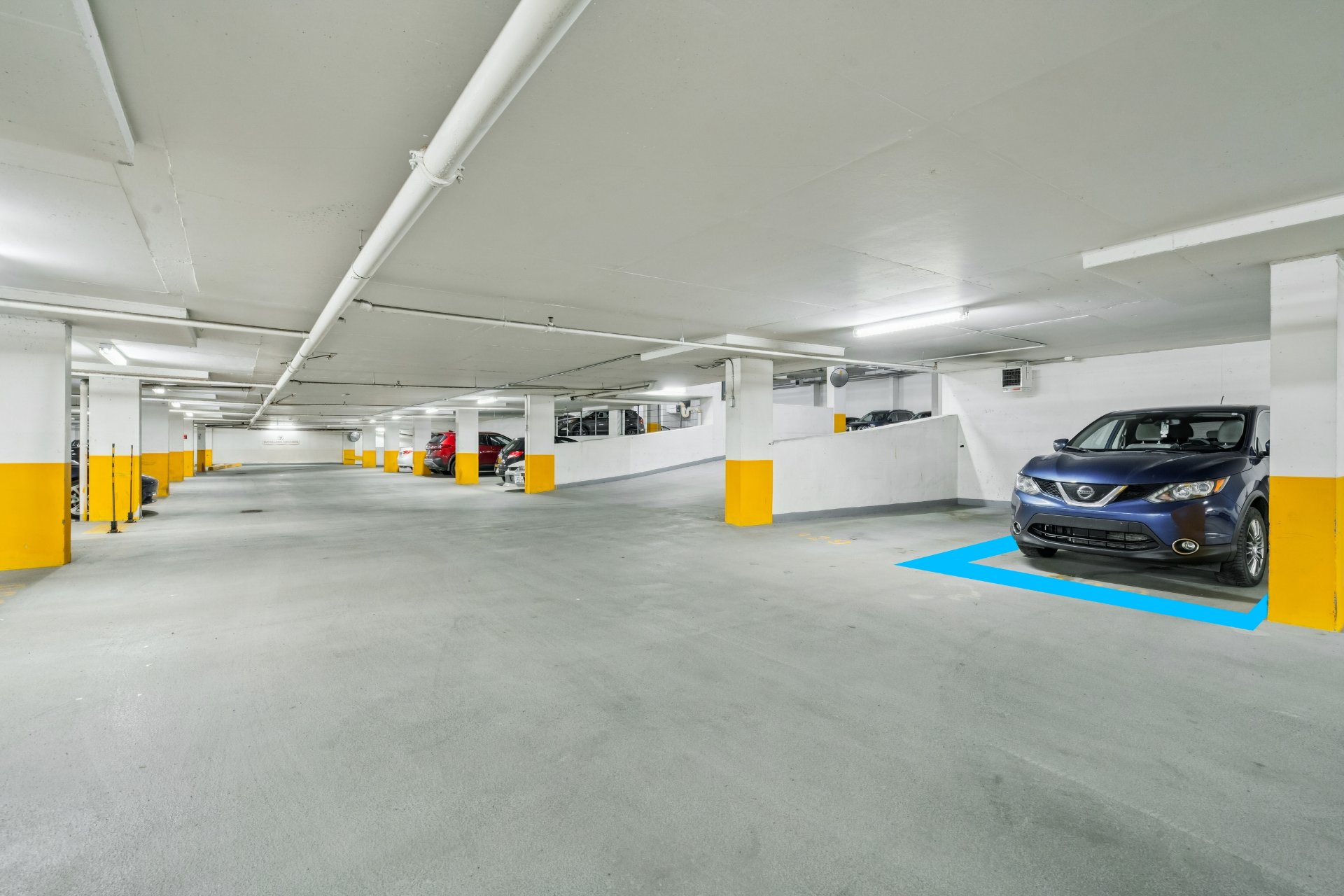 Photo - Garage