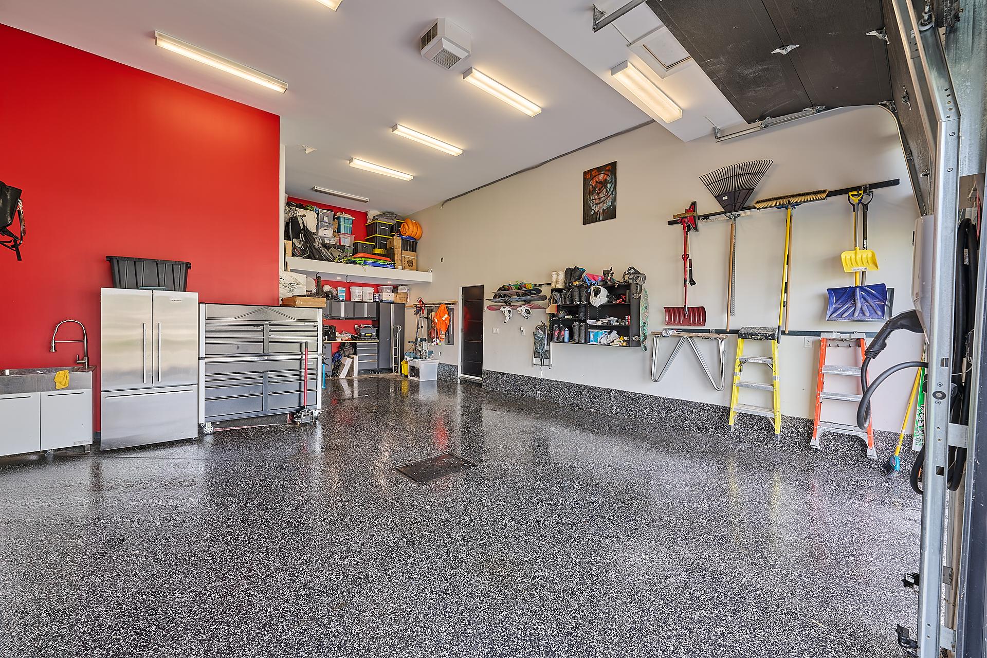 Photo - Garage