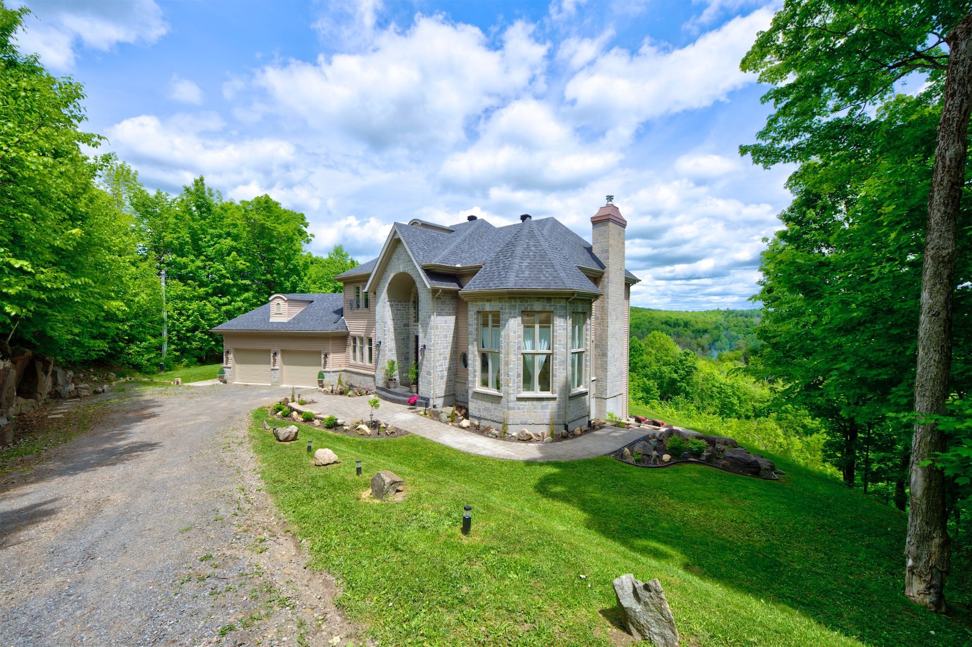 Maison à étages à vendre, Saint-Sauveur