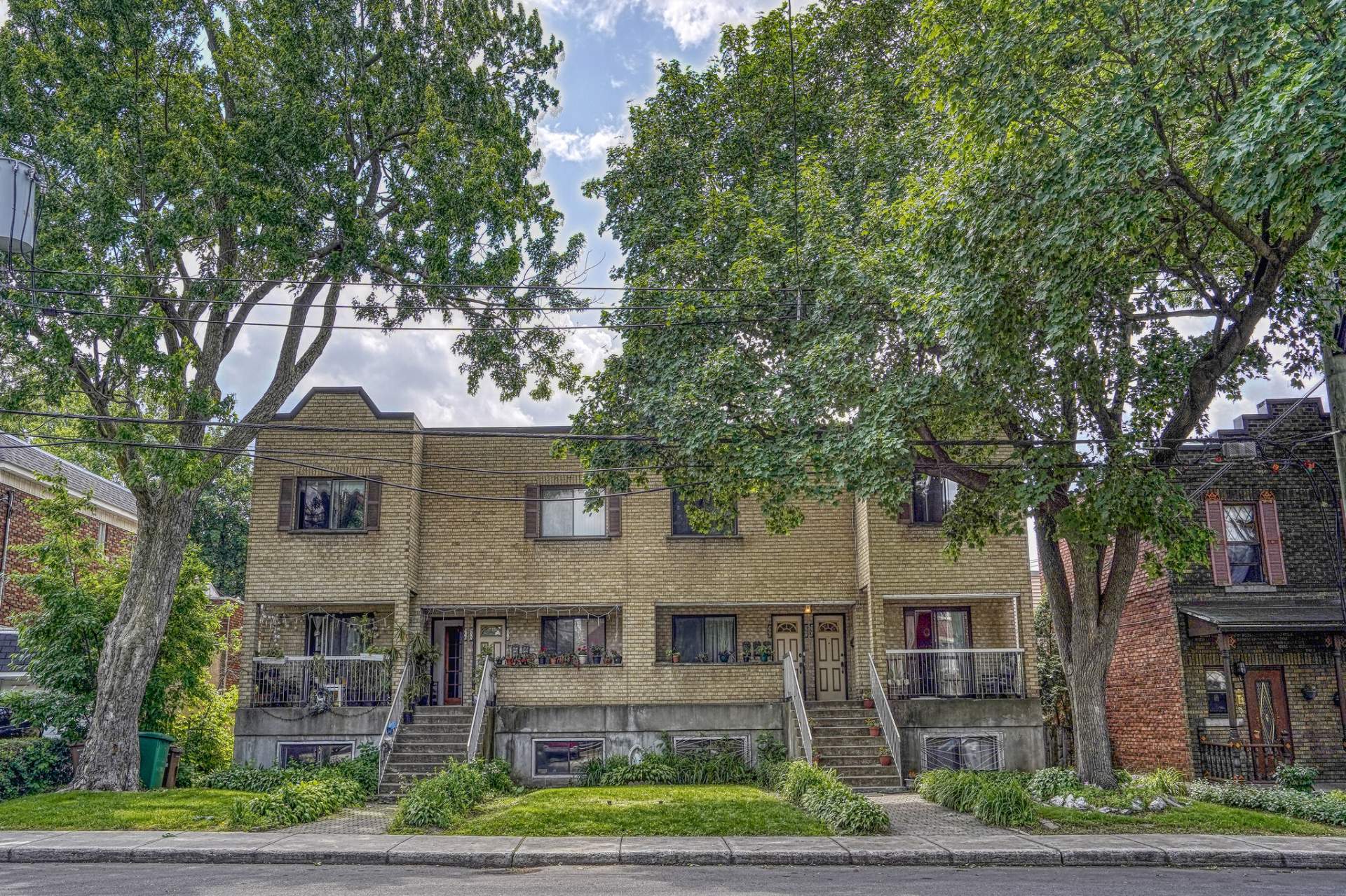 Photo - Frontage