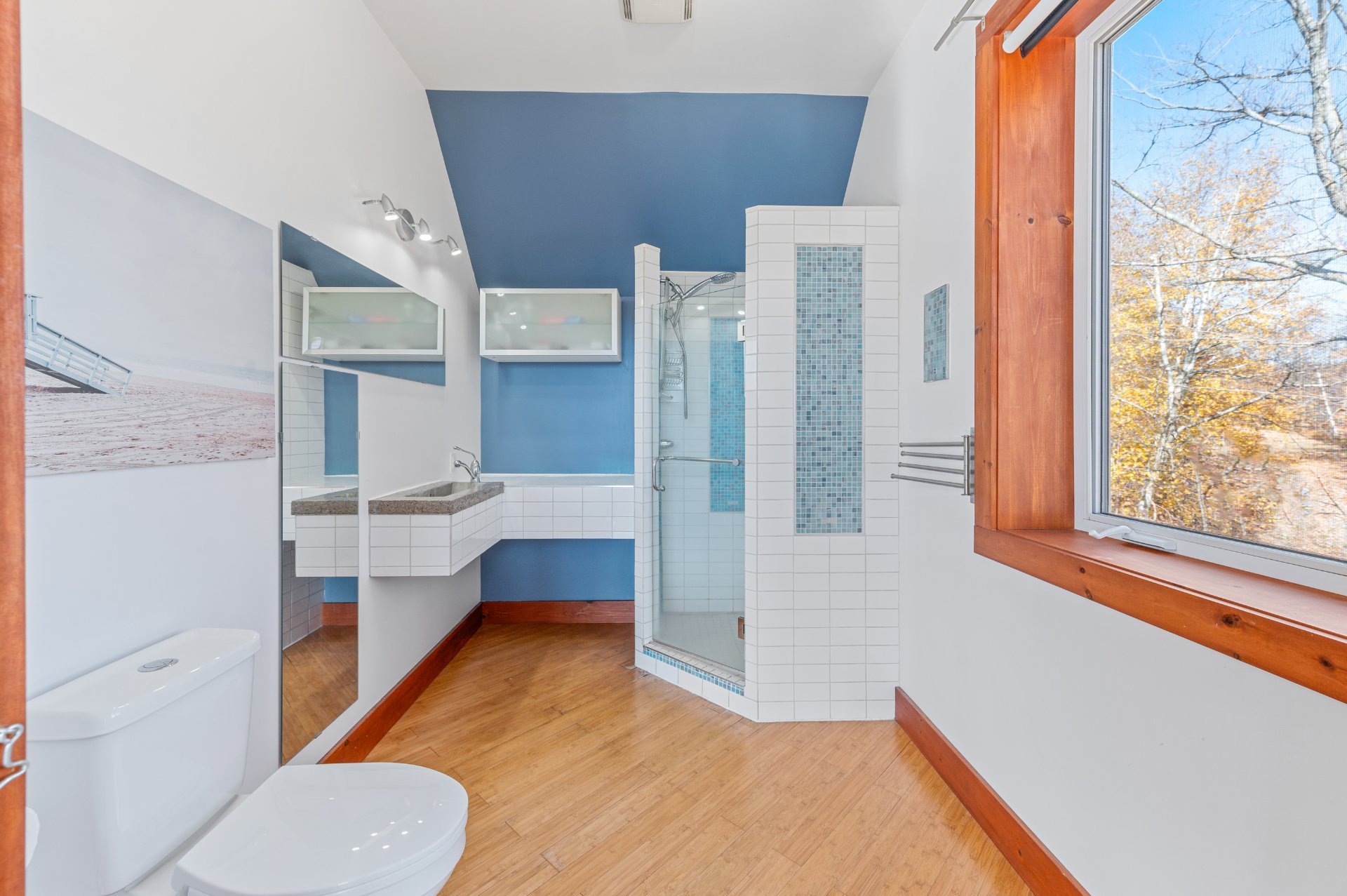 Photo - Ensuite bathroom