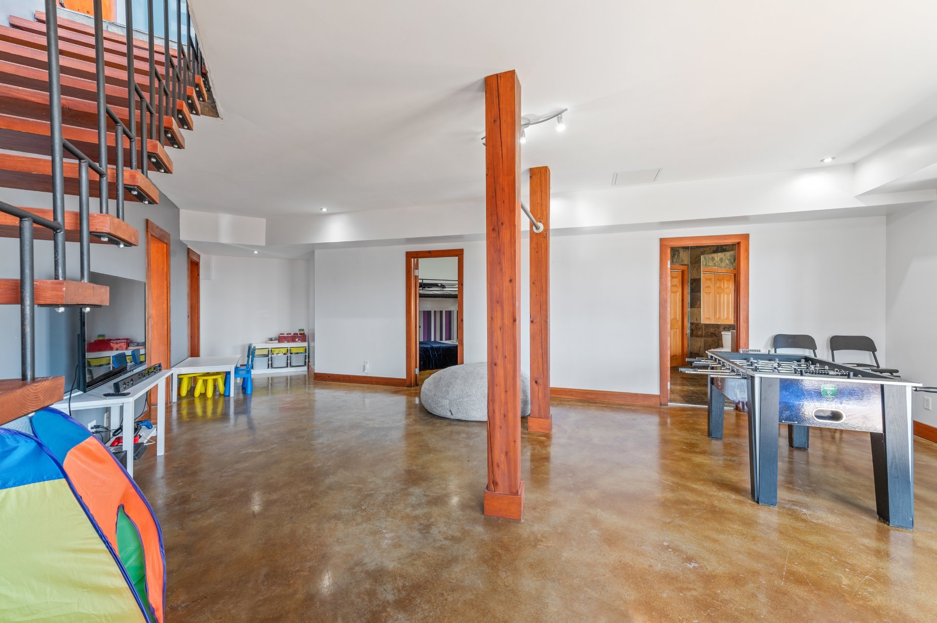 Photo - Family room