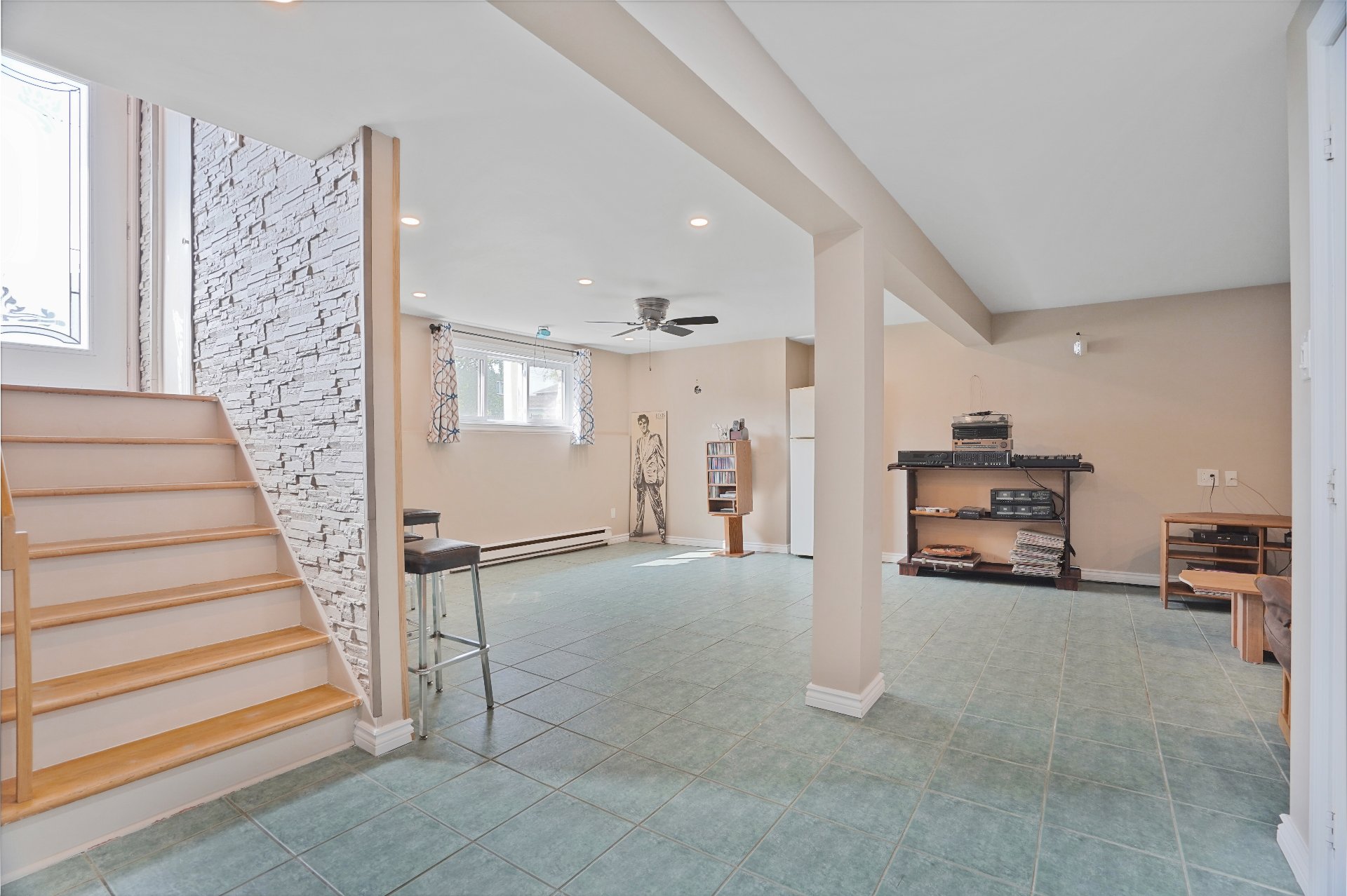 Photo - Family room
