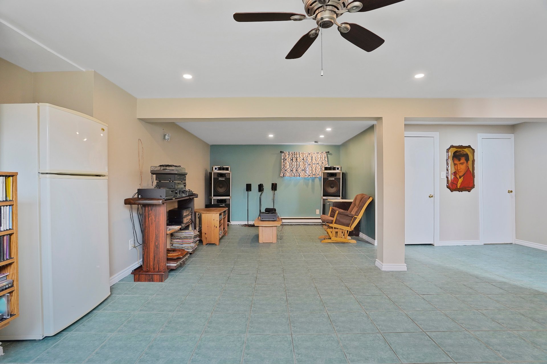 Photo - Family room