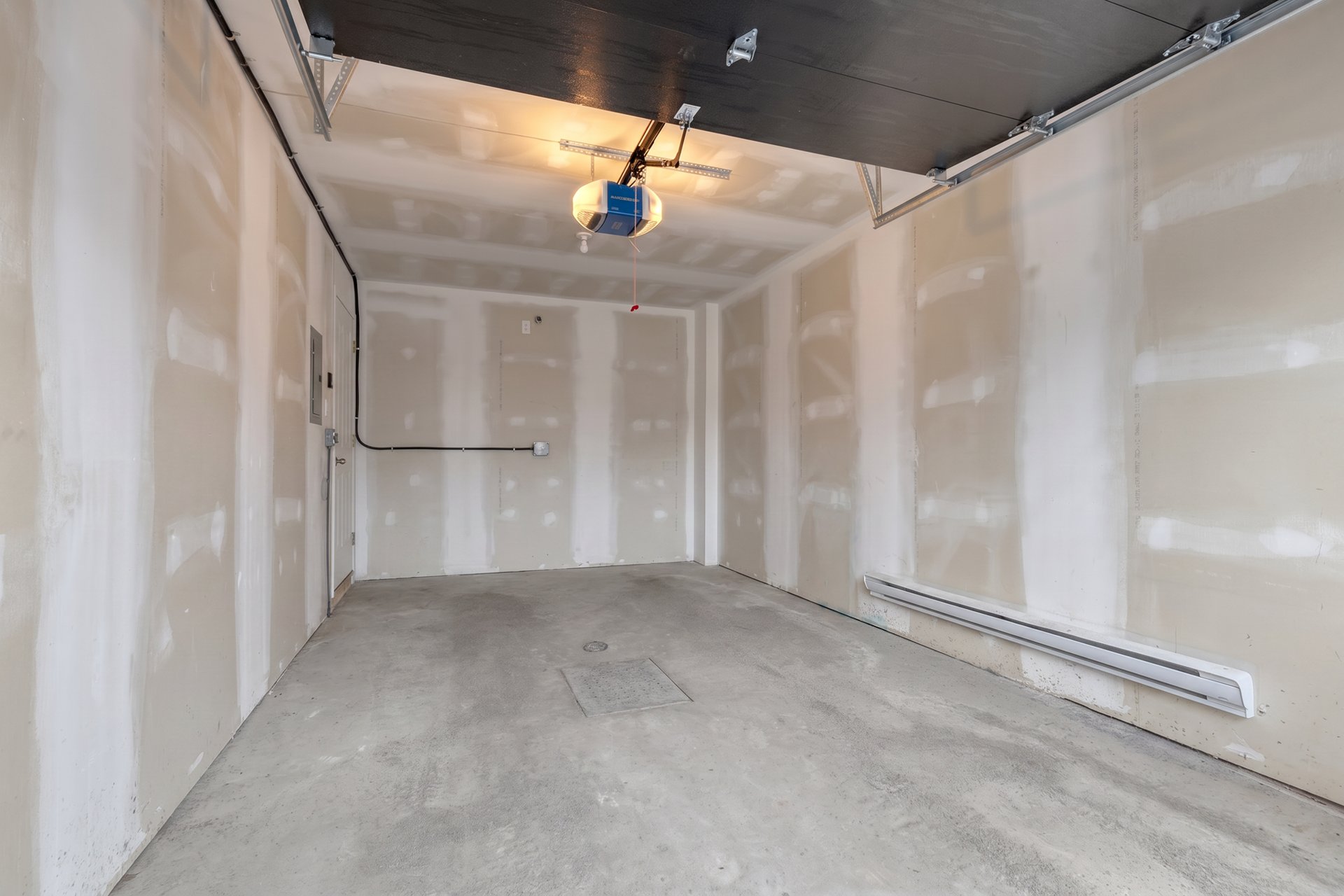 Photo - Garage