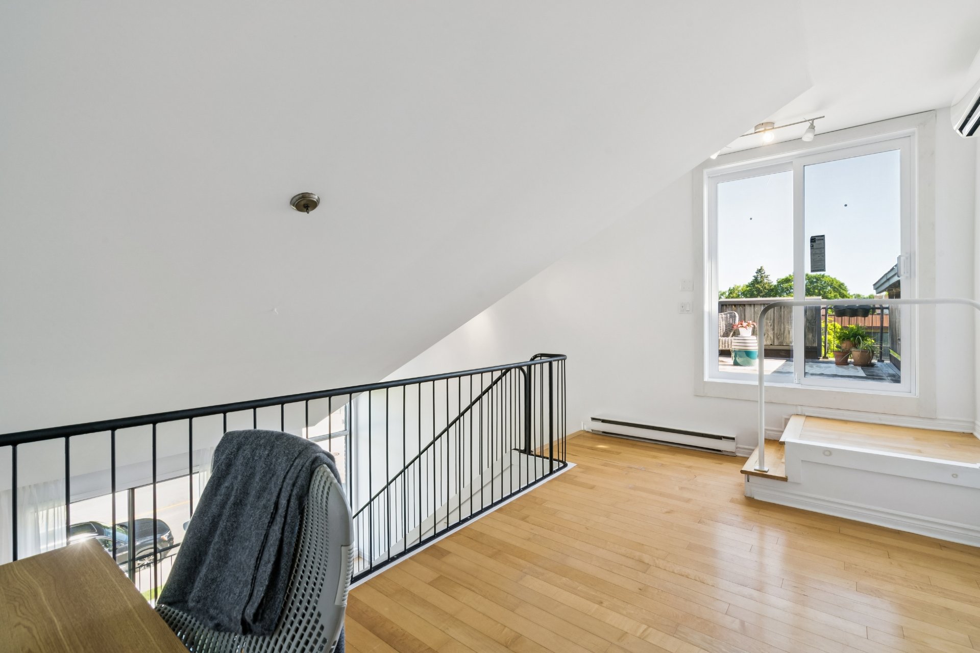 Photo - Mezzanine