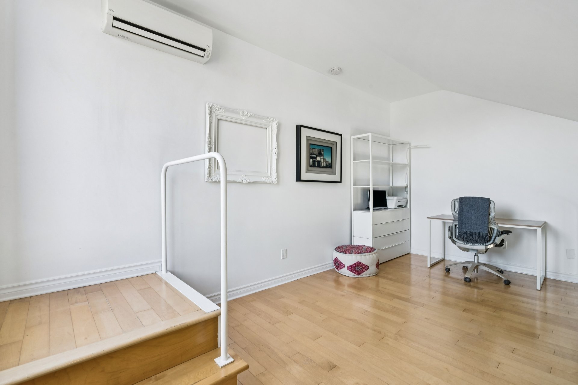 Photo - Mezzanine