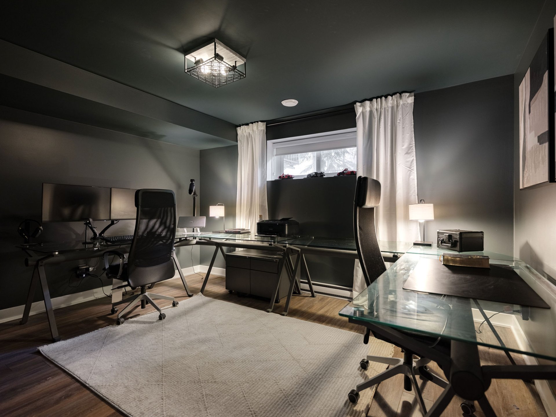 Photo - Bureau