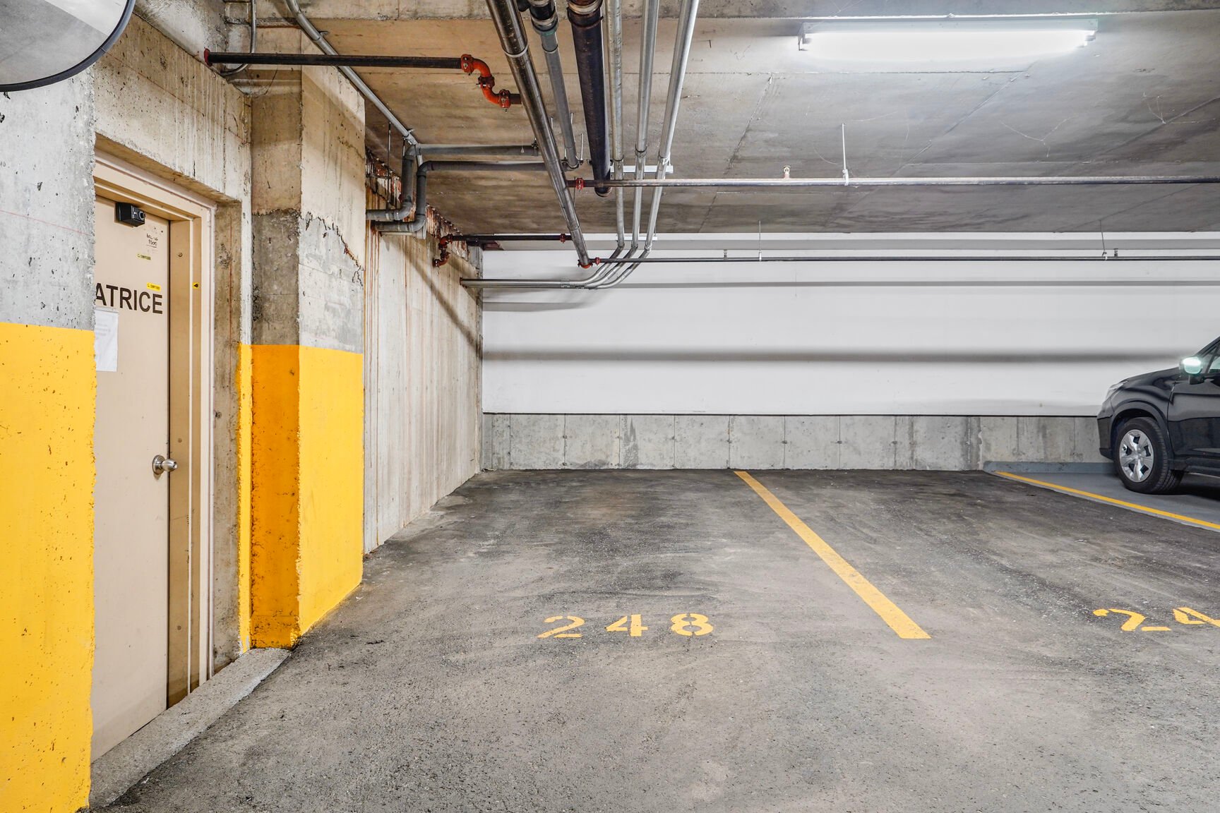 Photo - Garage