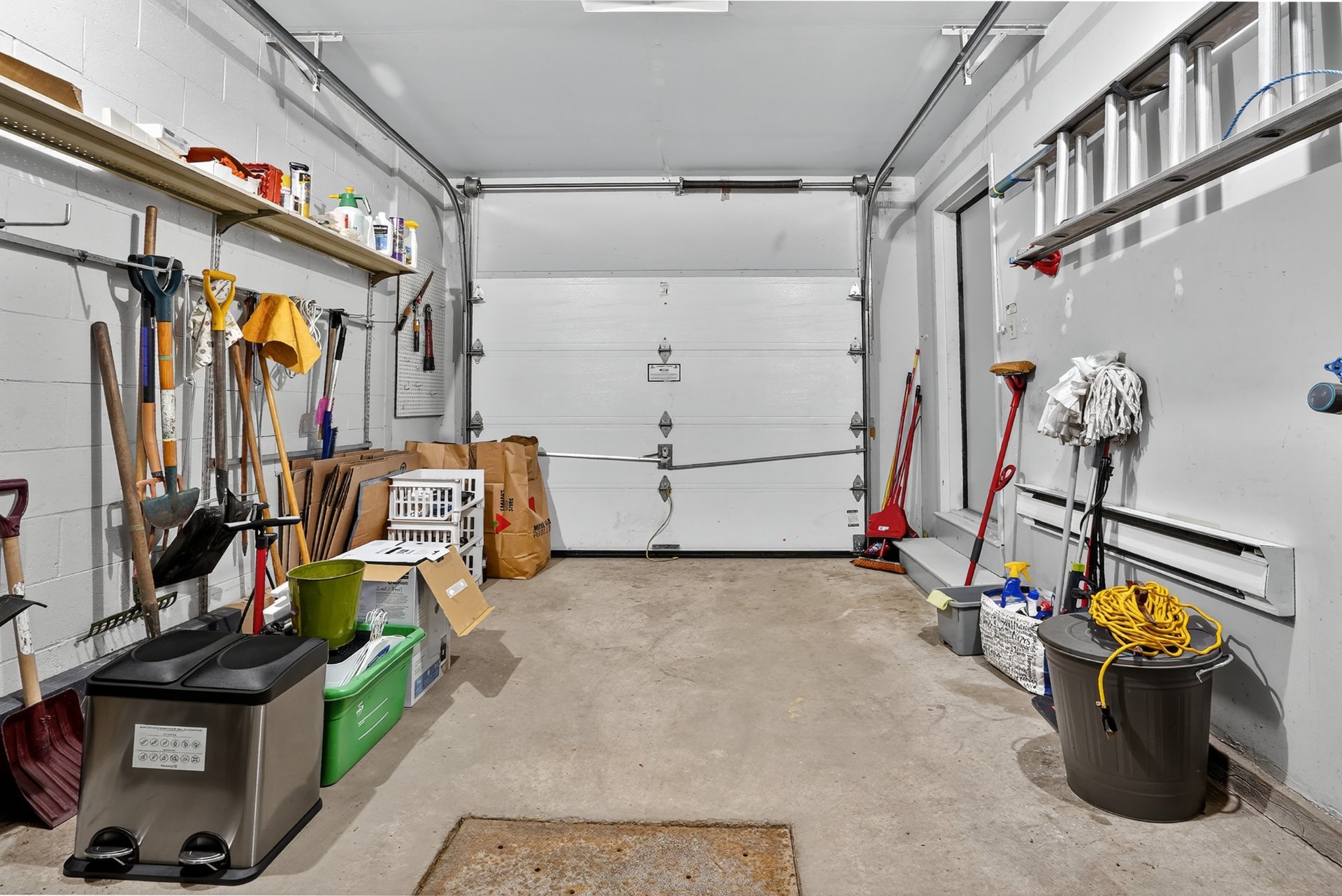 Photo - Garage