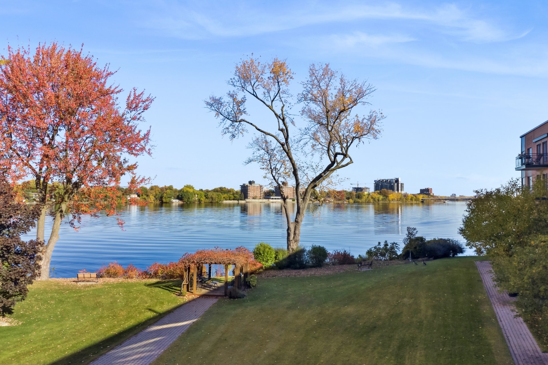 Photo - Vue sur l'eau