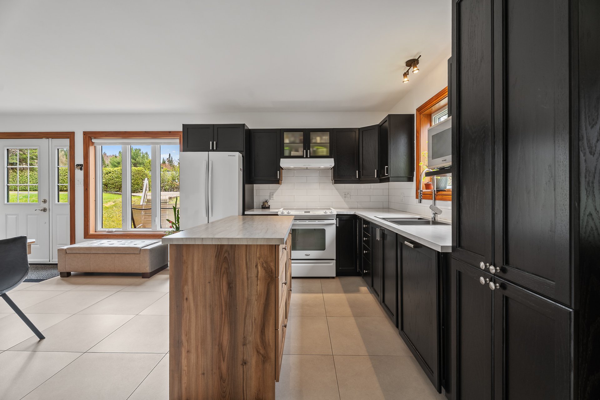 Photo - Kitchen