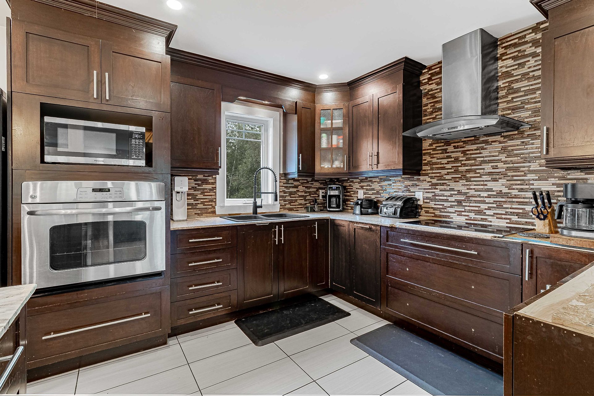Photo - Kitchen