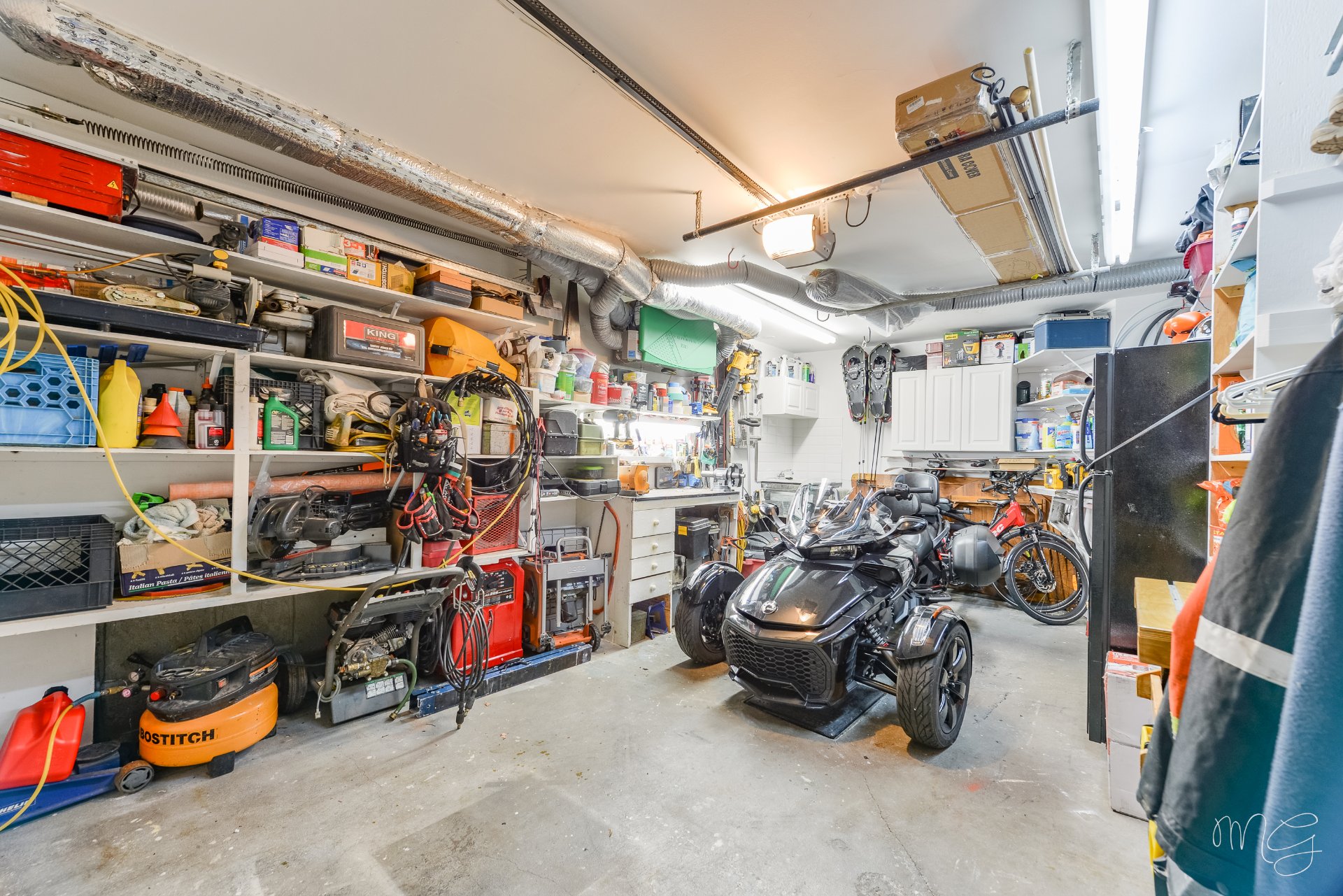 Photo - Garage