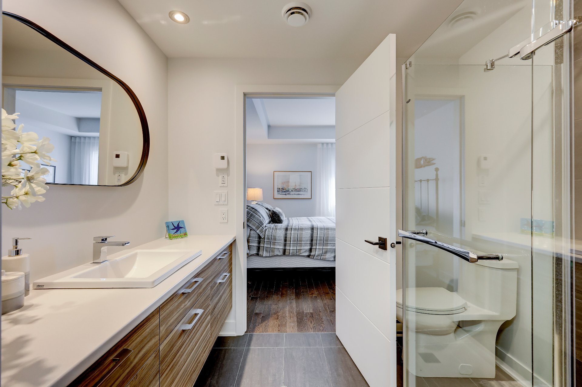 Photo - Ensuite bathroom