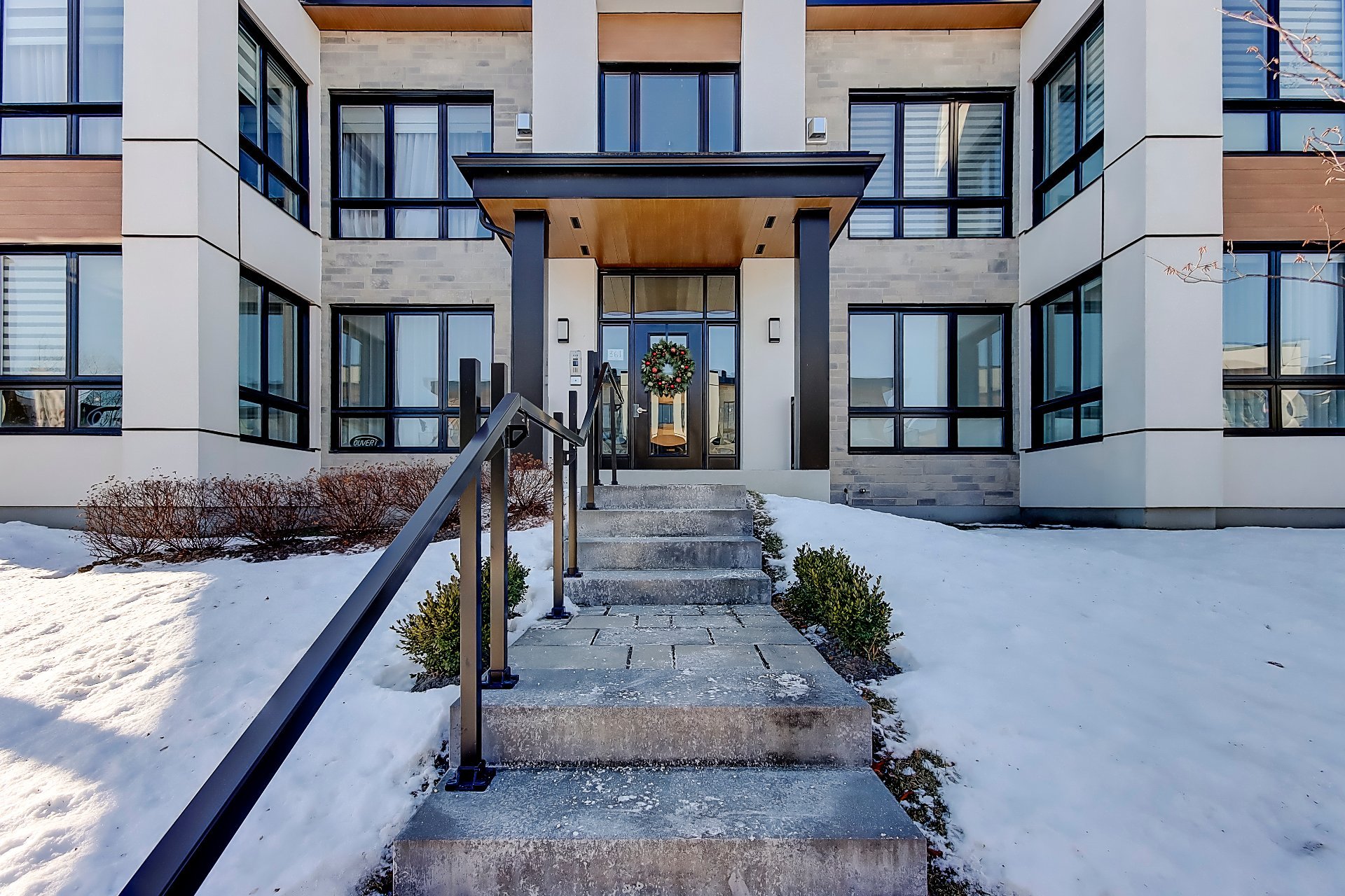 Photo - Frontage