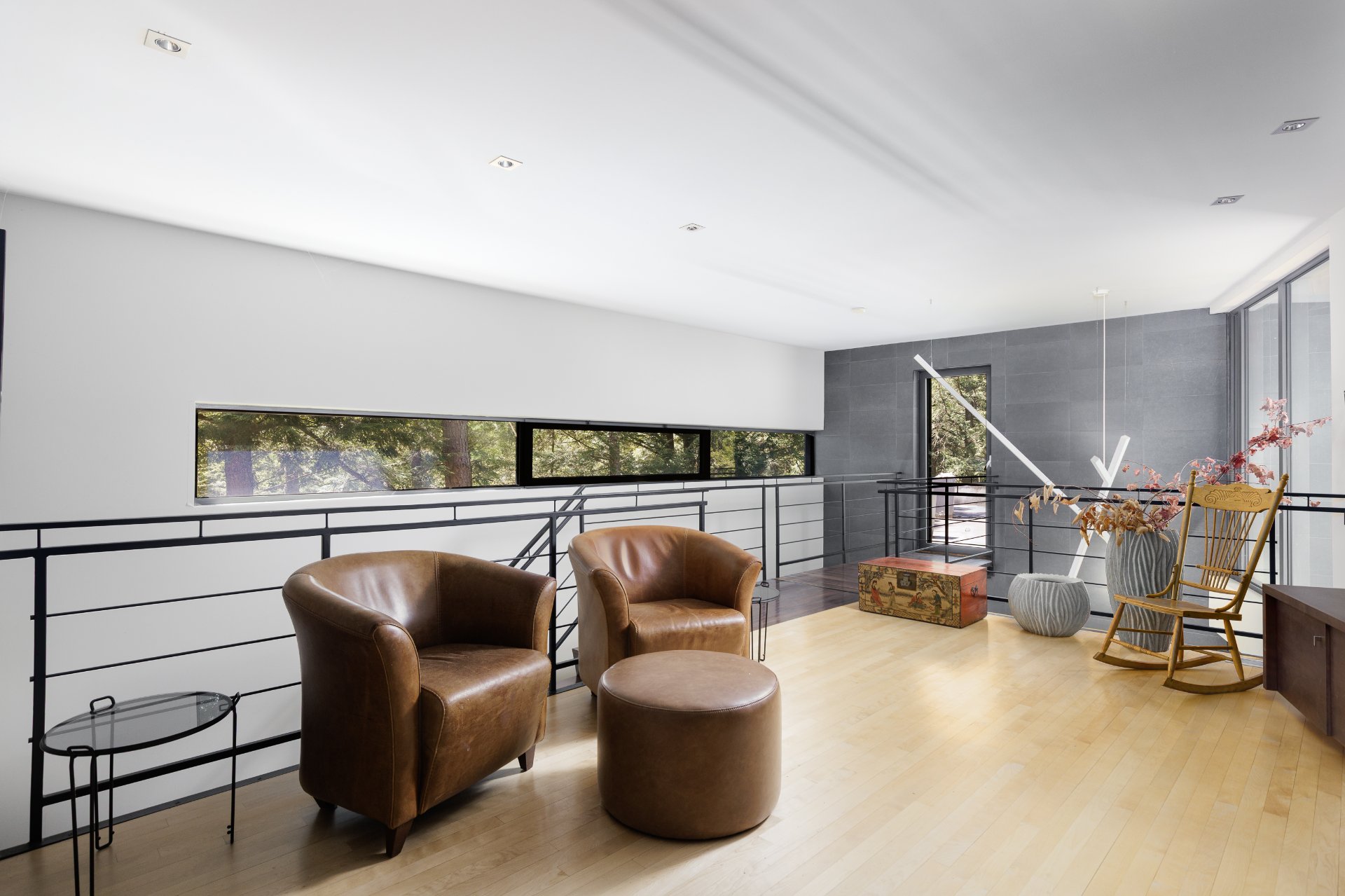 Photo - Mezzanine