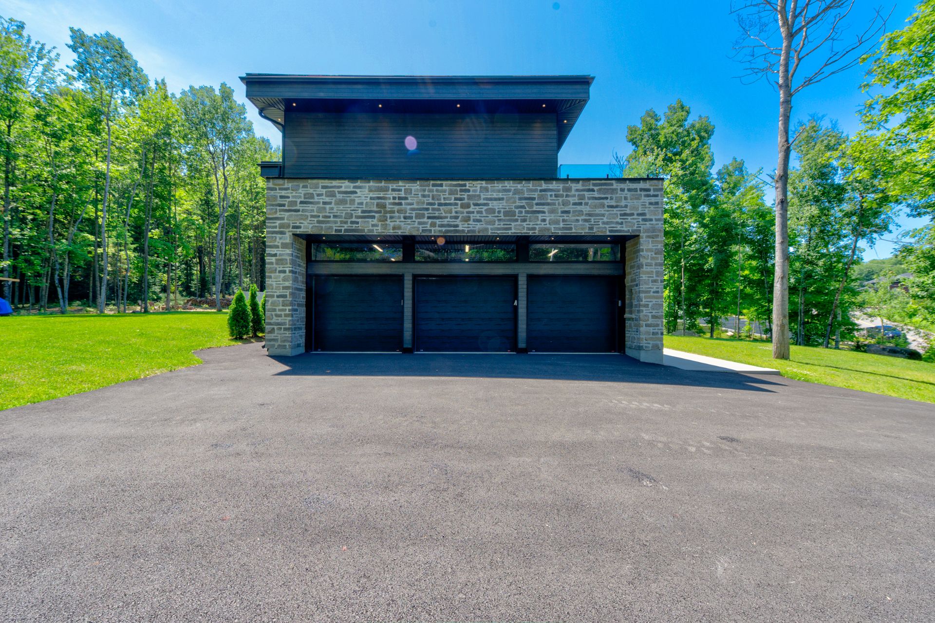 Photo - Garage