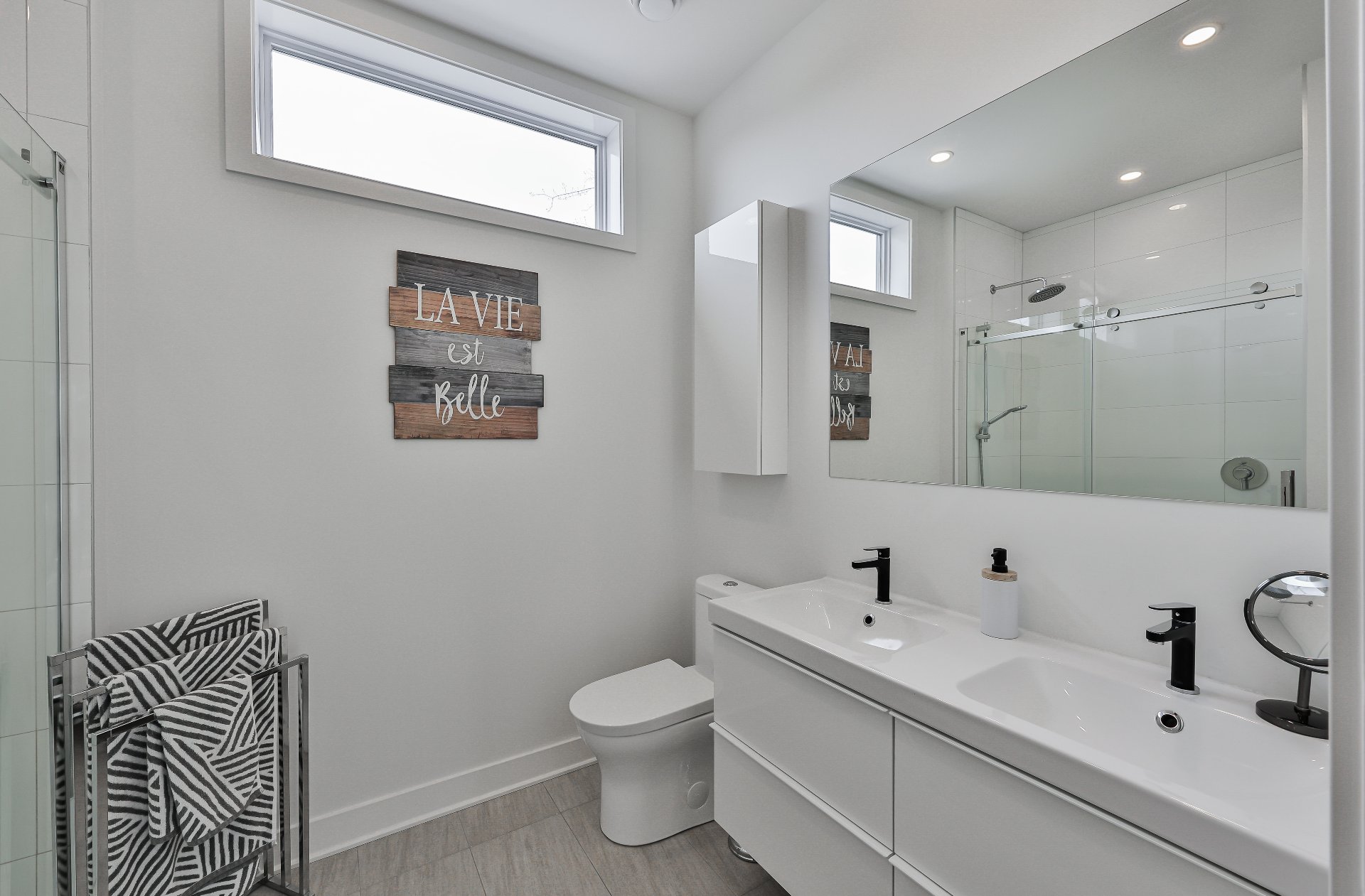 Photo - Salle de bains attenante à la CCP