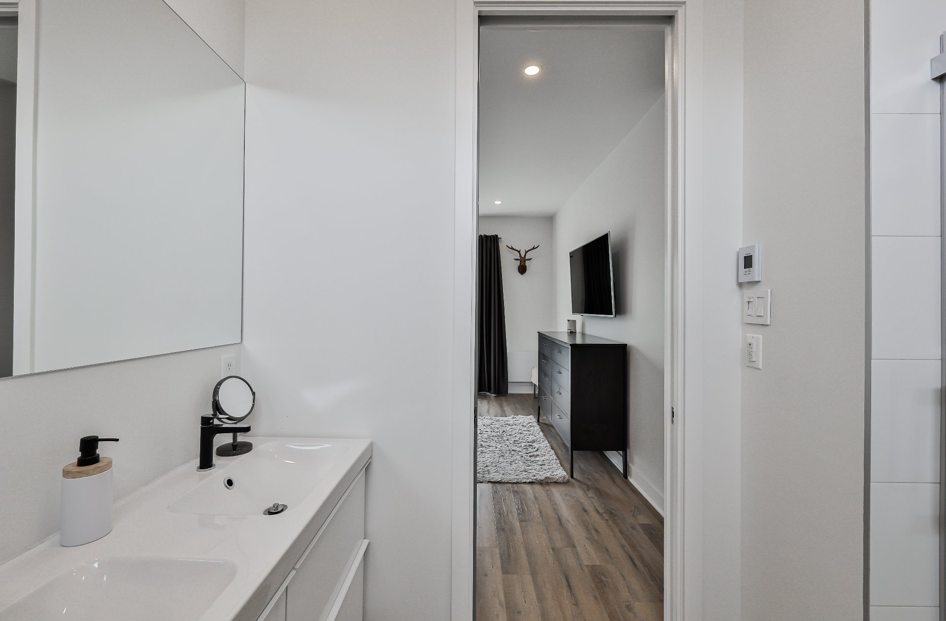 Photo - Salle de bains attenante à la CCP