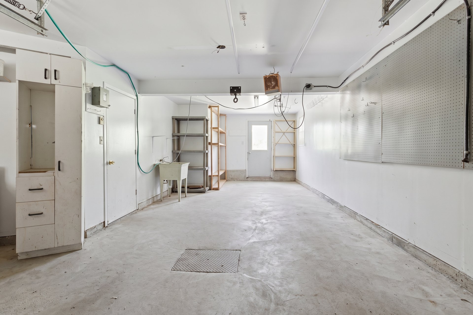 Photo - Garage