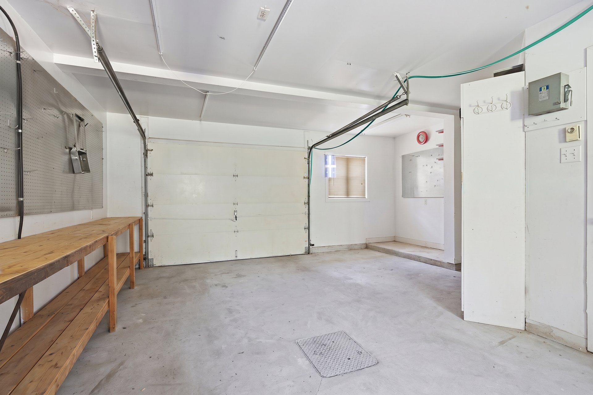 Photo - Garage