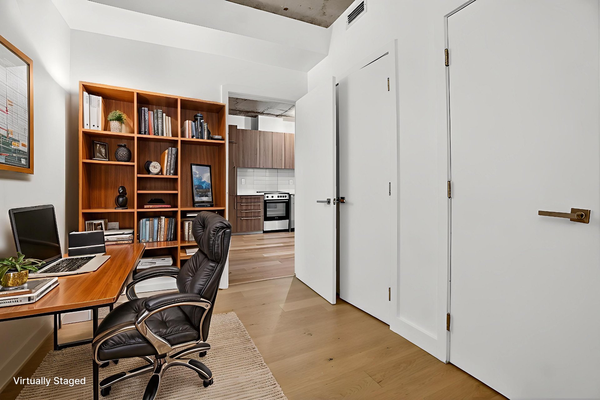 Photo - Bureau