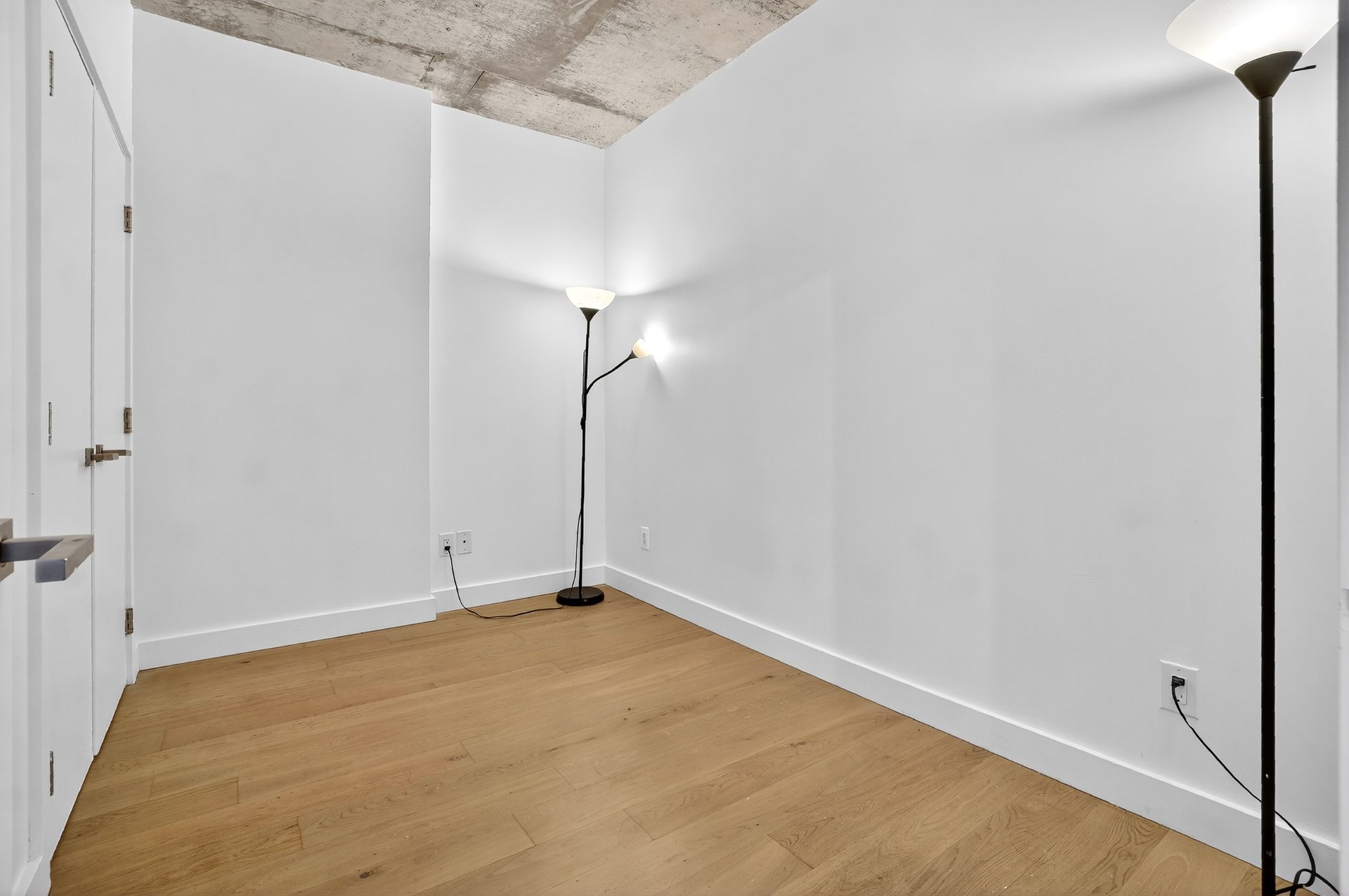 Photo - Bureau