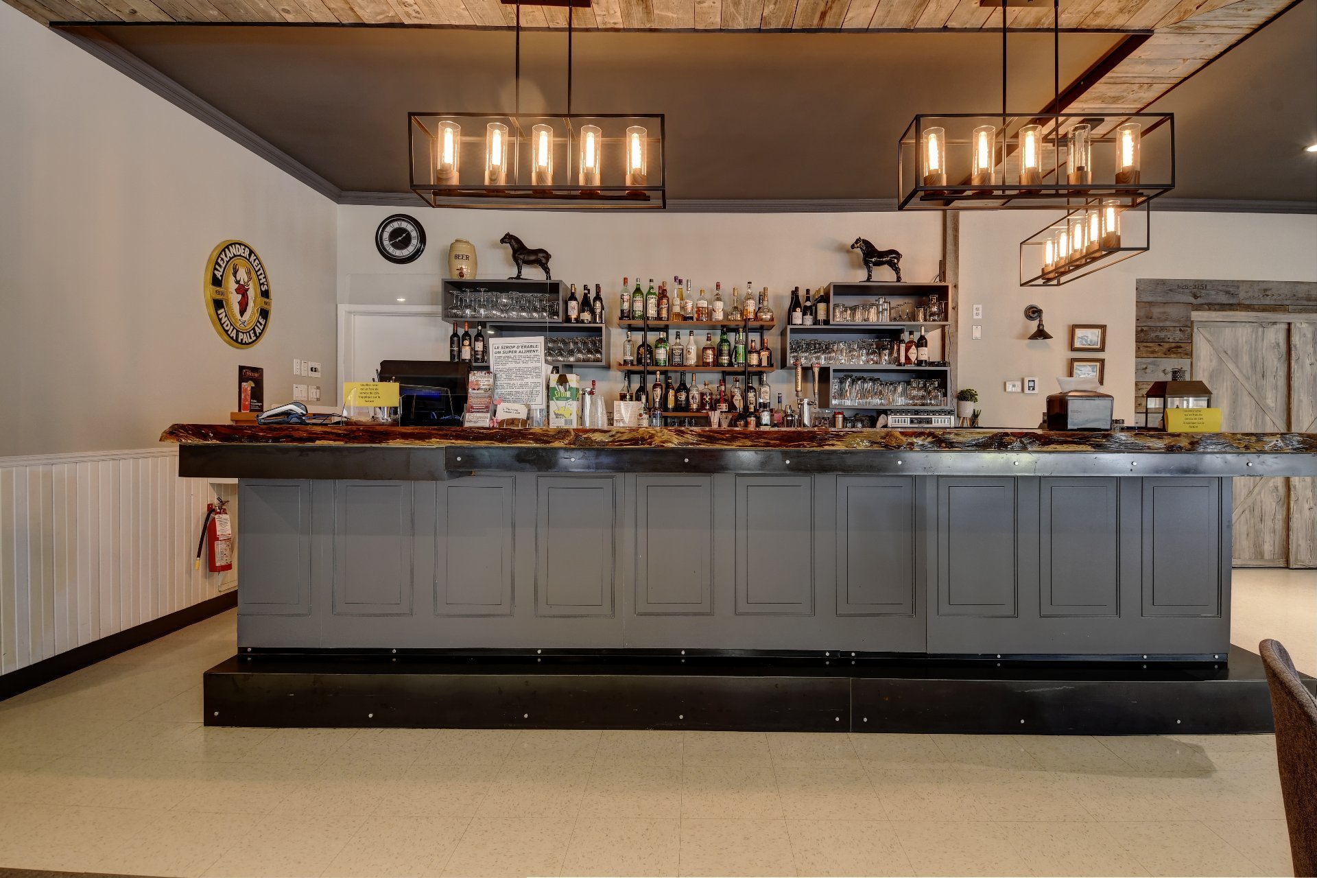 Photo - Bar
