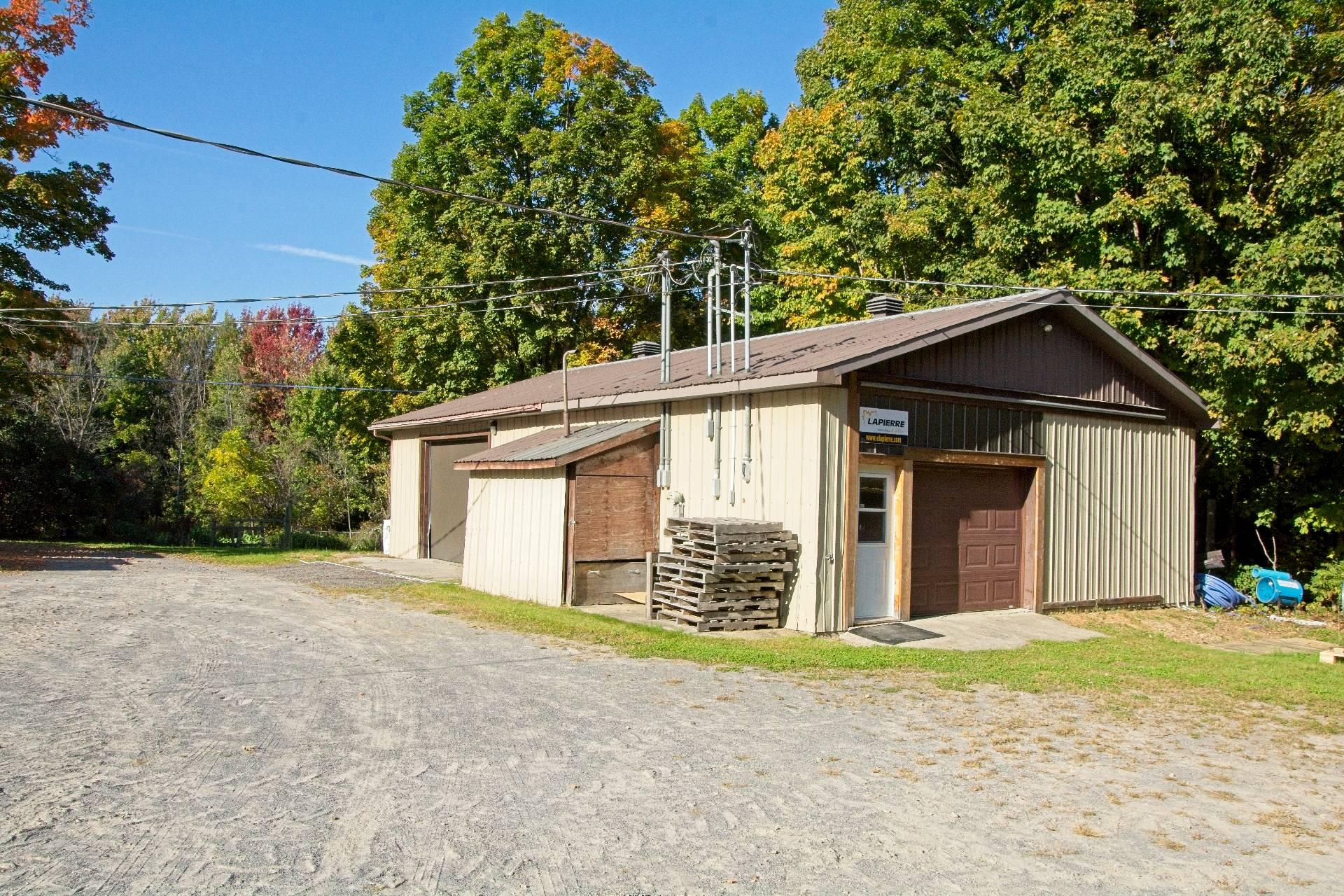 Photo - Garage