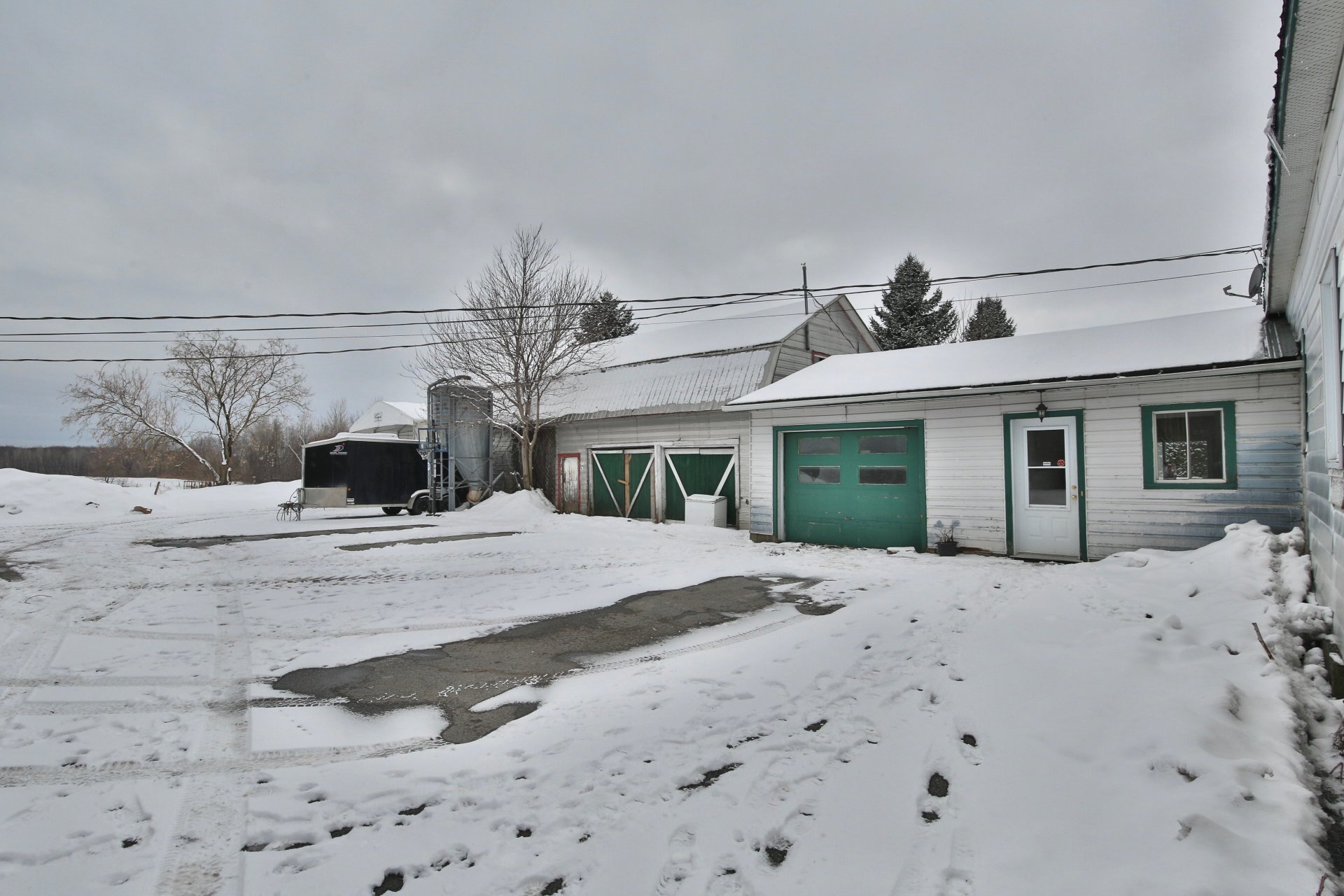 Photo - Garage